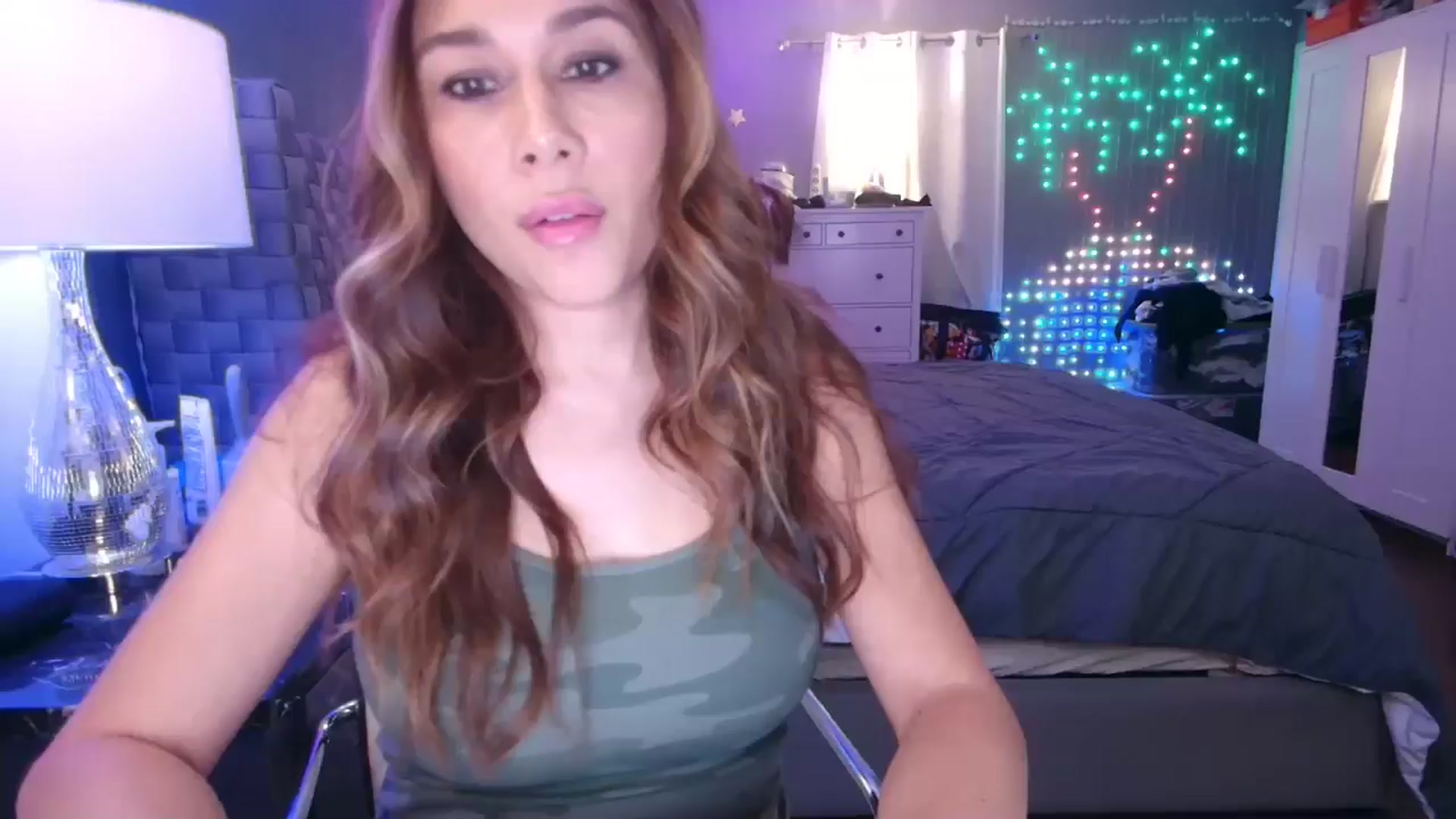 Gallery image thumbnail from Cinnabuns's myfreecams stream on, 11/13/2024, 01:58 image 3 of 20