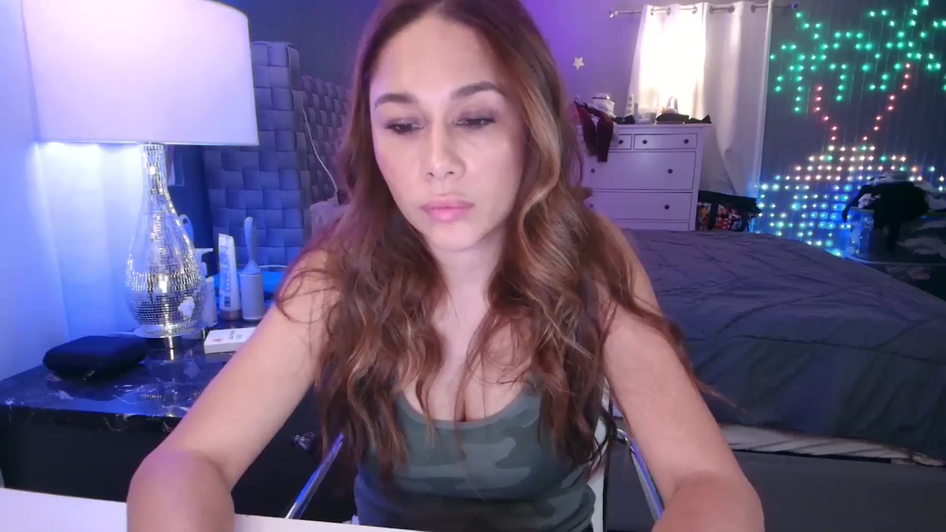 Gallery image thumbnail from Cinnabuns's myfreecams stream on, 11/13/2024, 03:06 image 12 of 20