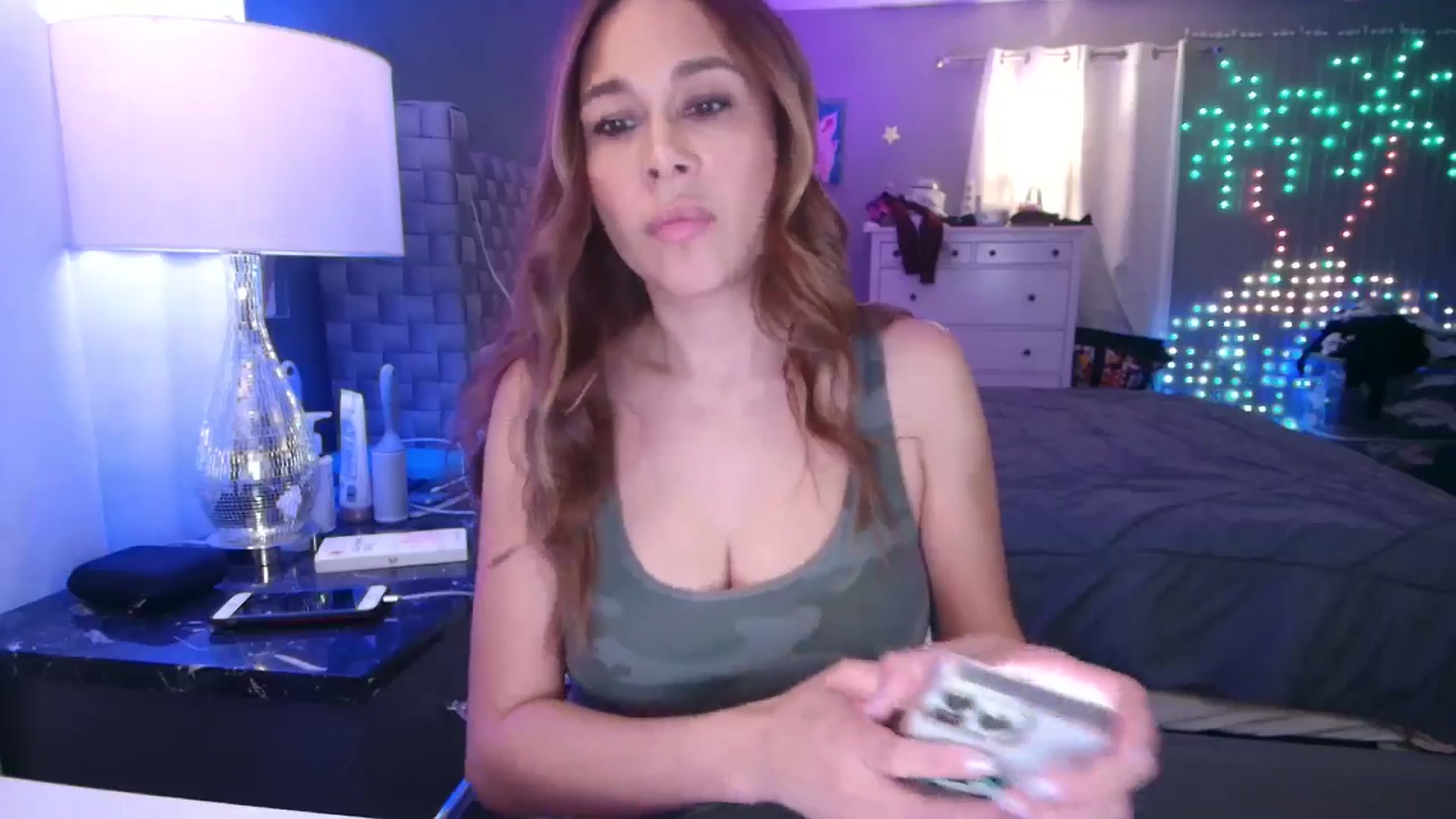 Gallery image thumbnail from Cinnabuns's myfreecams stream on, 11/13/2024, 03:06 image 9 of 20