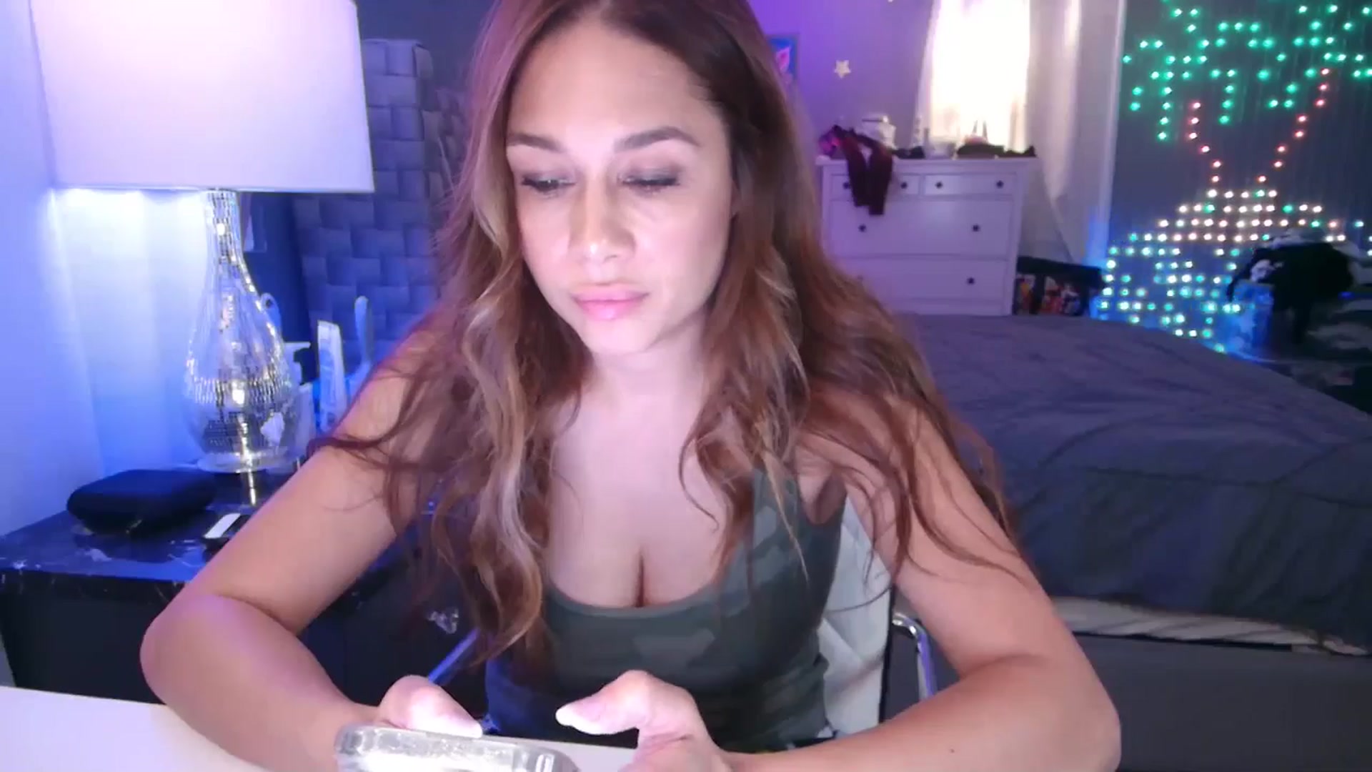 Gallery image thumbnail from Cinnabuns's myfreecams stream on, 11/13/2024, 03:06 image 5 of 20