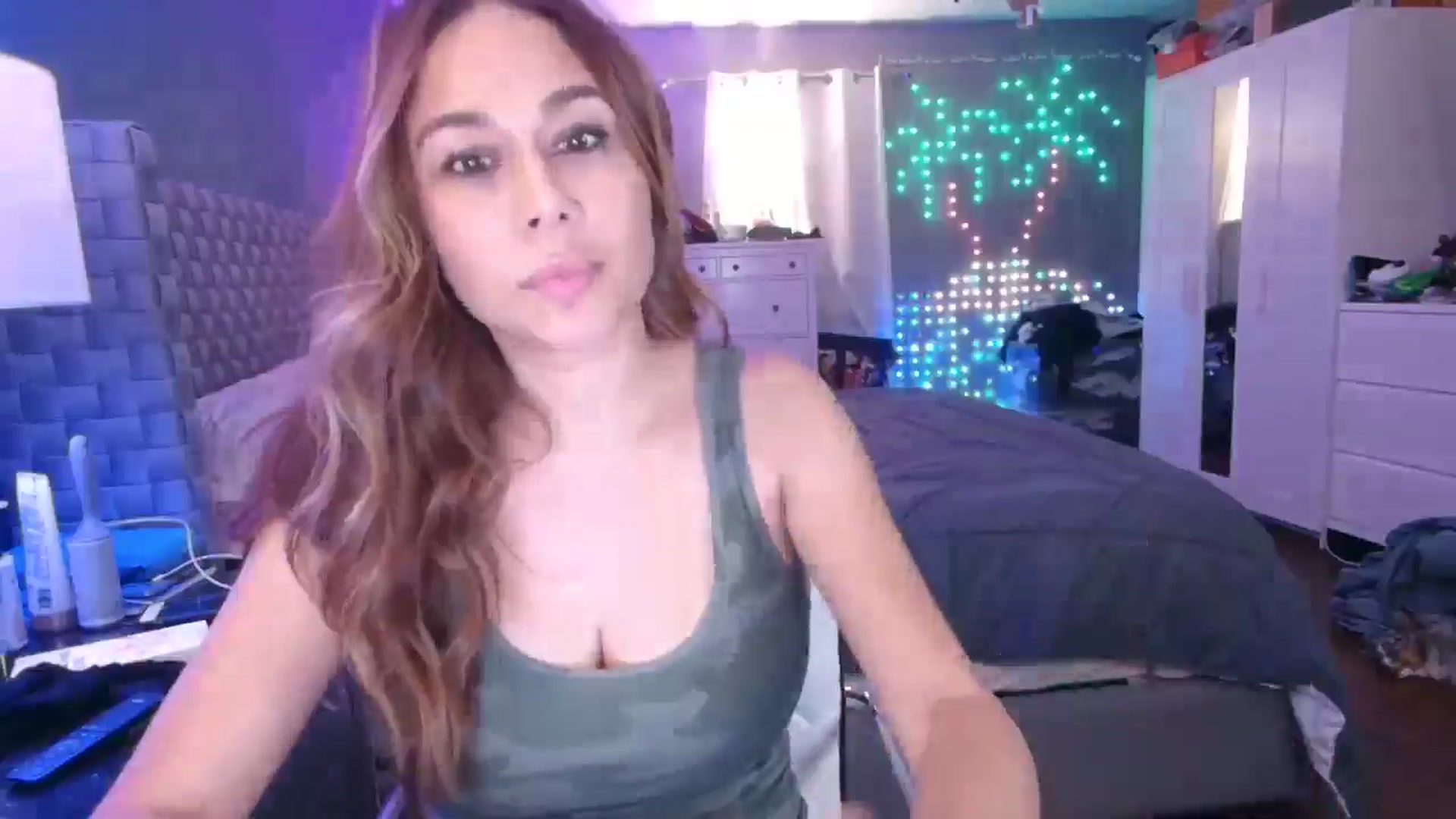 Gallery image thumbnail from Cinnabuns's myfreecams stream on, 11/13/2024, 03:52 image 15 of 20