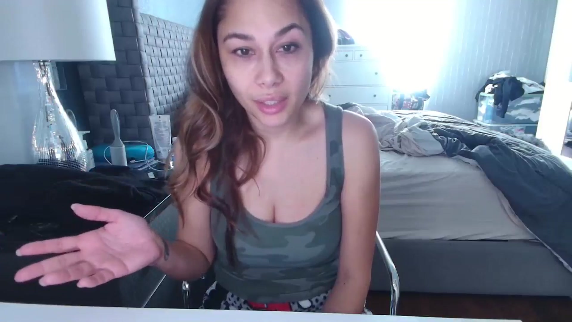 Gallery image thumbnail from Cinnabuns's myfreecams stream on, 11/13/2024, 19:31 image 20 of 20