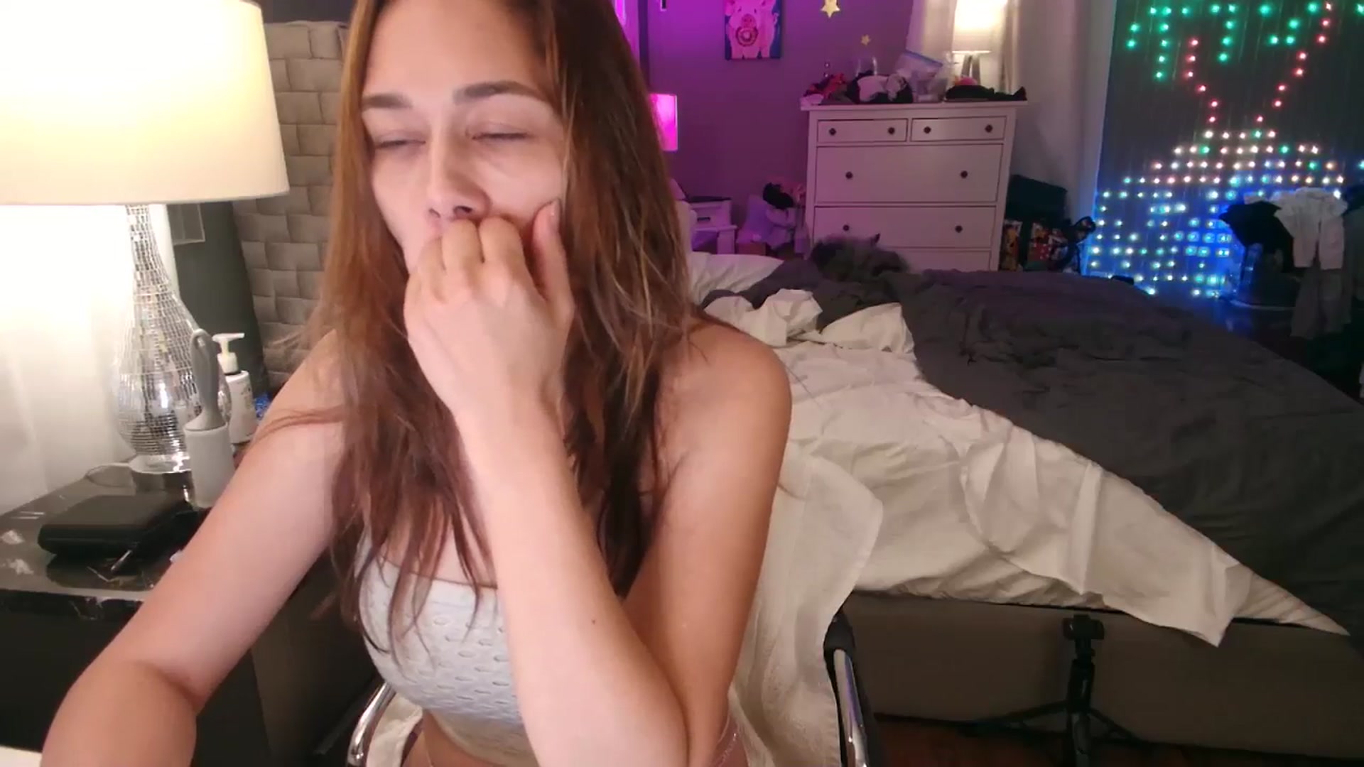 Gallery image thumbnail from Cinnabuns's myfreecams stream on, 11/24/2024, 01:40 image 14 of 20