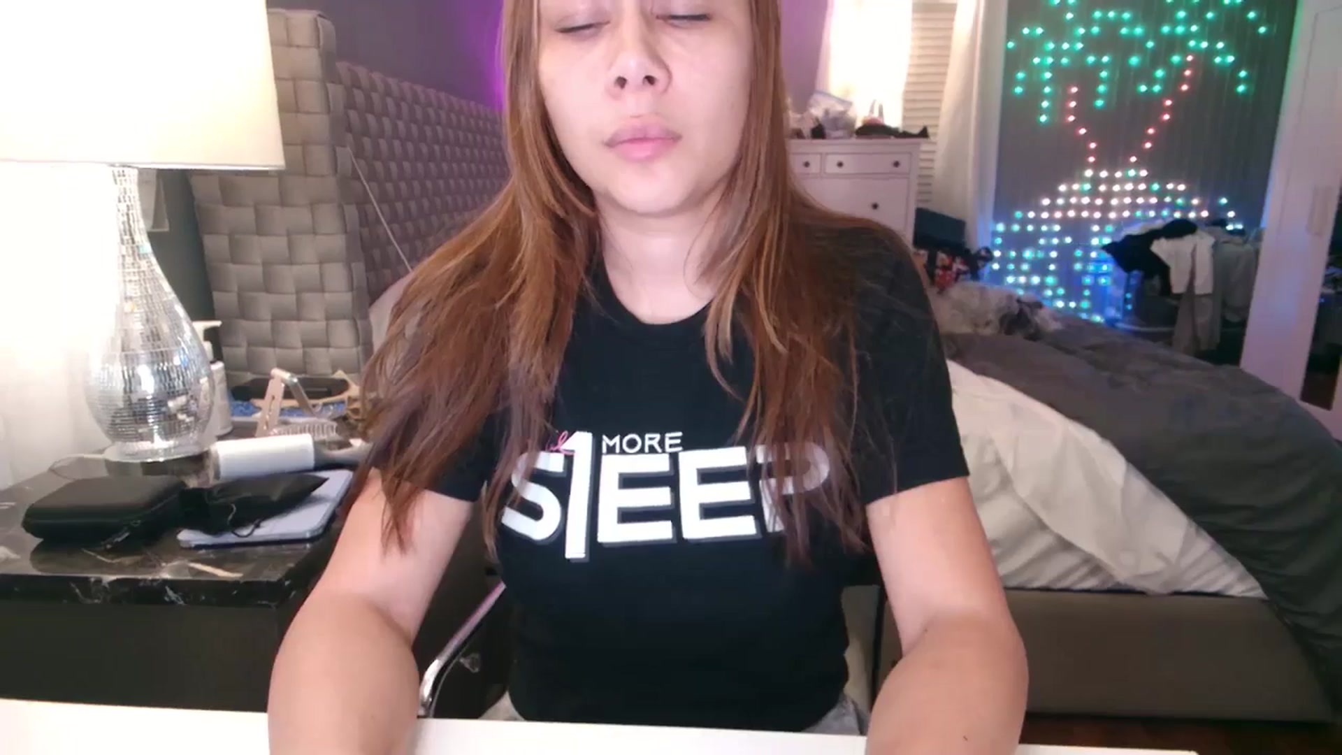 Gallery image thumbnail from Cinnabuns's myfreecams stream on, 11/25/2024, 01:39 image 16 of 20