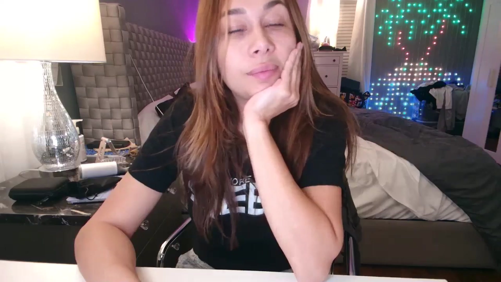 Gallery image thumbnail from Cinnabuns's myfreecams stream on, 11/25/2024, 01:39 image 5 of 20