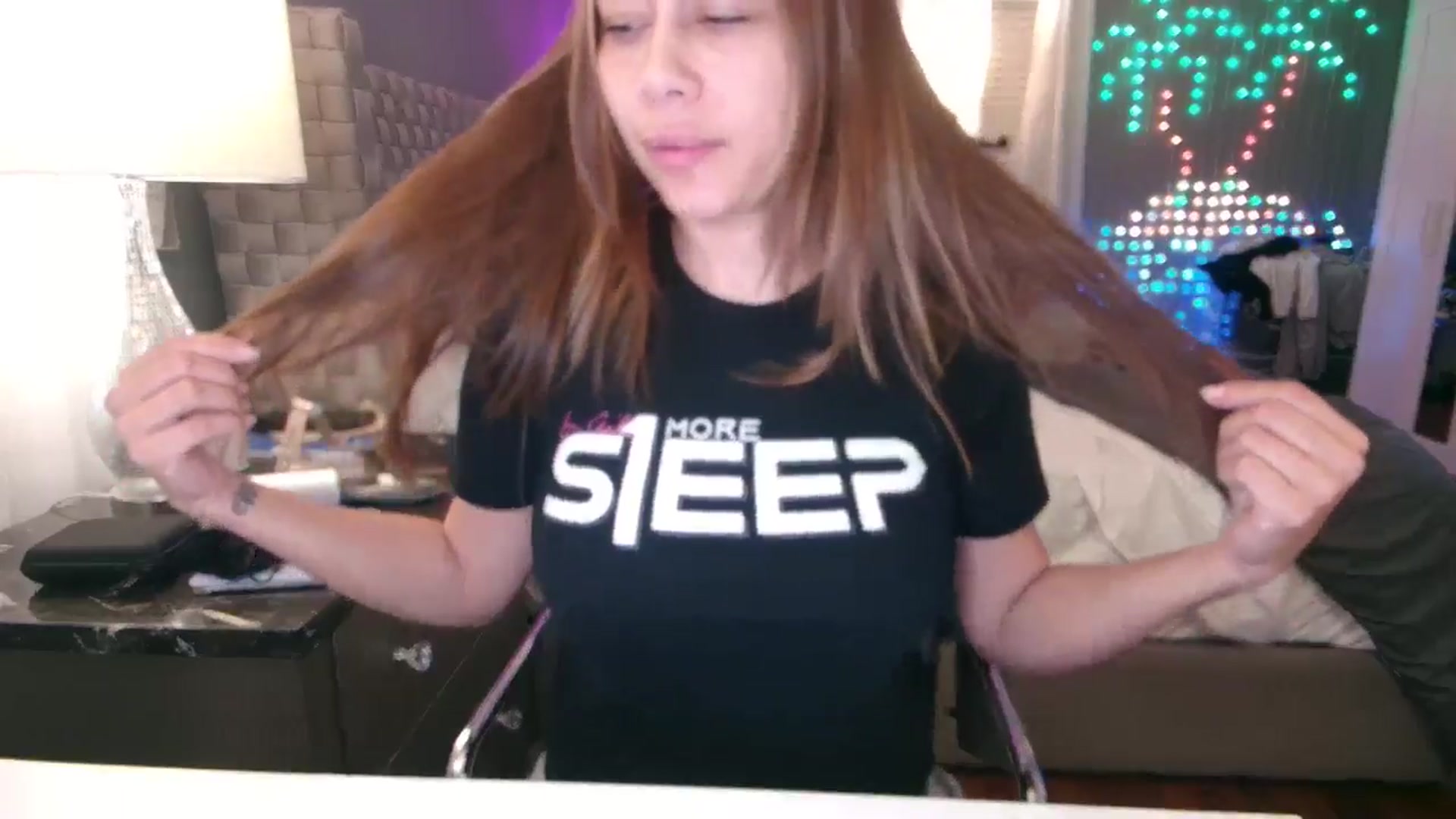 Gallery image thumbnail from Cinnabuns's myfreecams stream on, 11/25/2024, 01:39 image 15 of 20