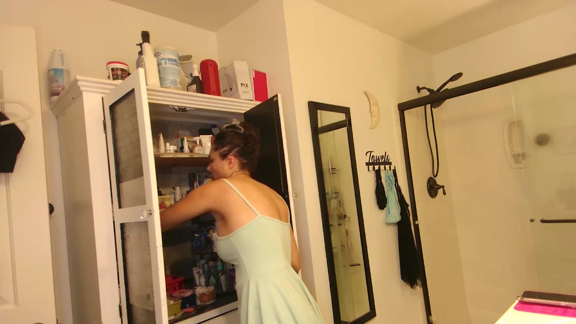 Gallery image thumbnail from Cinnabuns's myfreecams stream on, 11/25/2024, 02:06 image 17 of 20