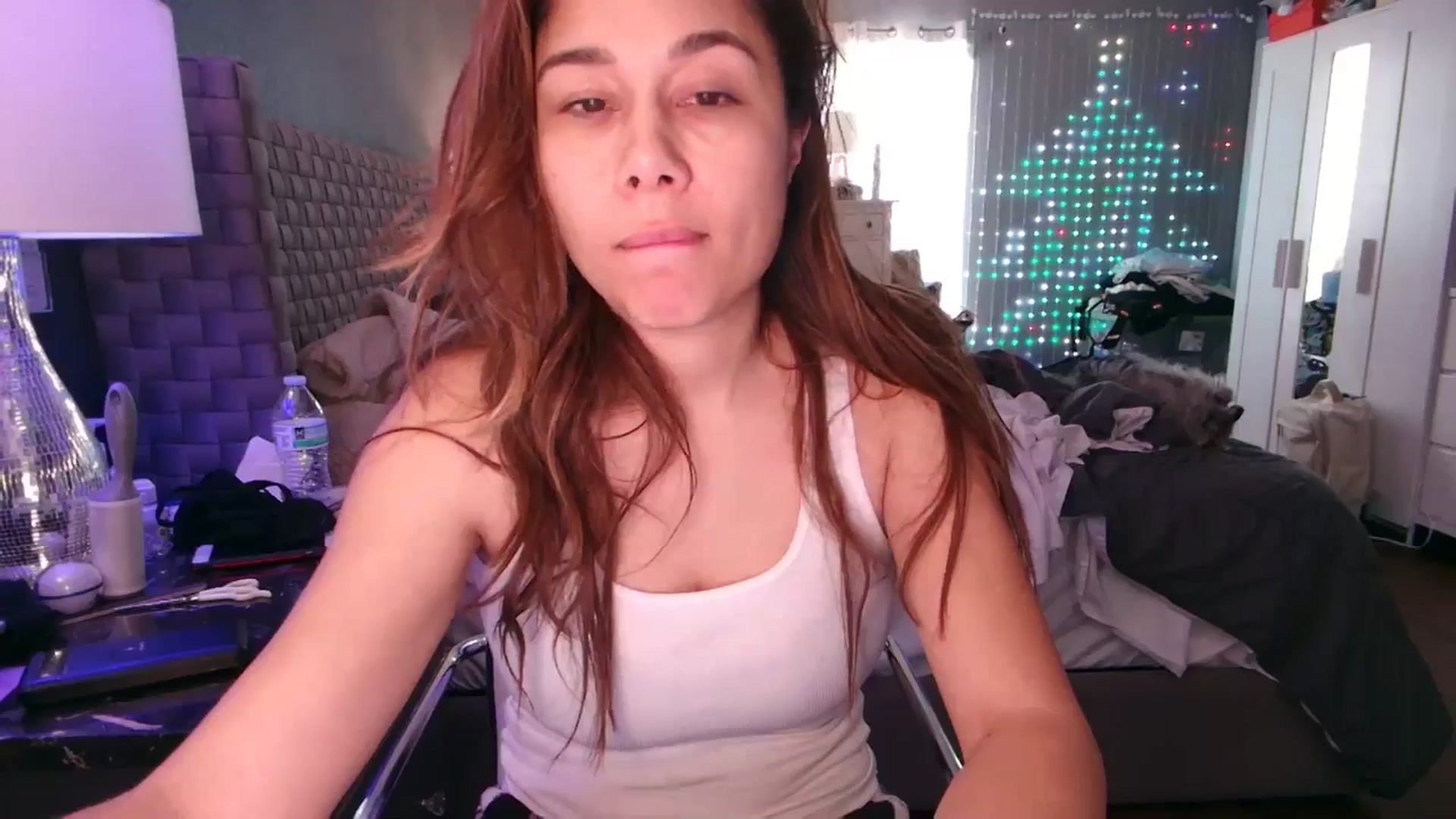 Gallery image thumbnail from Cinnabuns's myfreecams stream on, 12/17/2024, 20:43 image 6 of 20