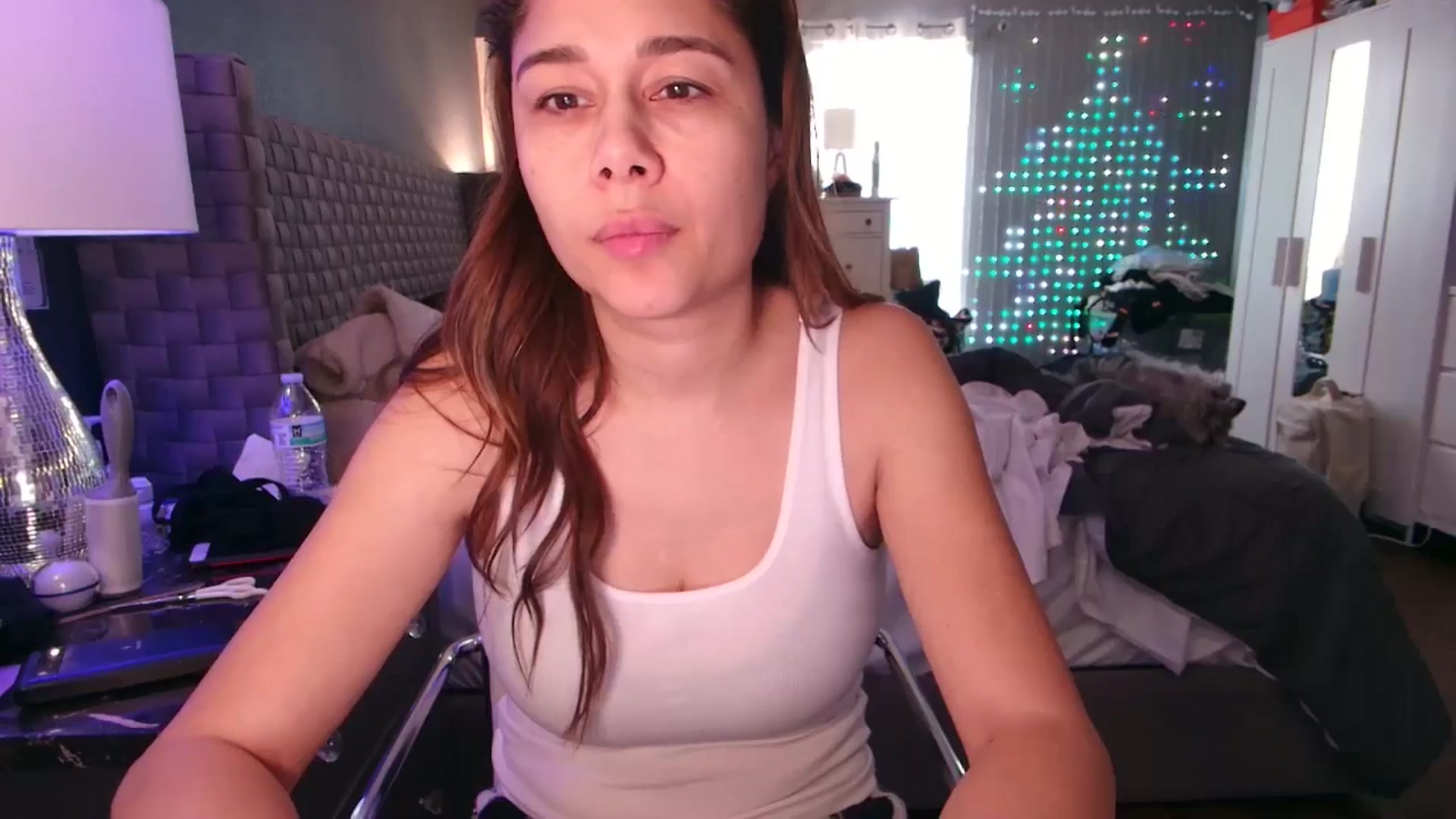 Gallery image thumbnail from Cinnabuns's myfreecams stream on, 12/17/2024, 20:43 image 4 of 20