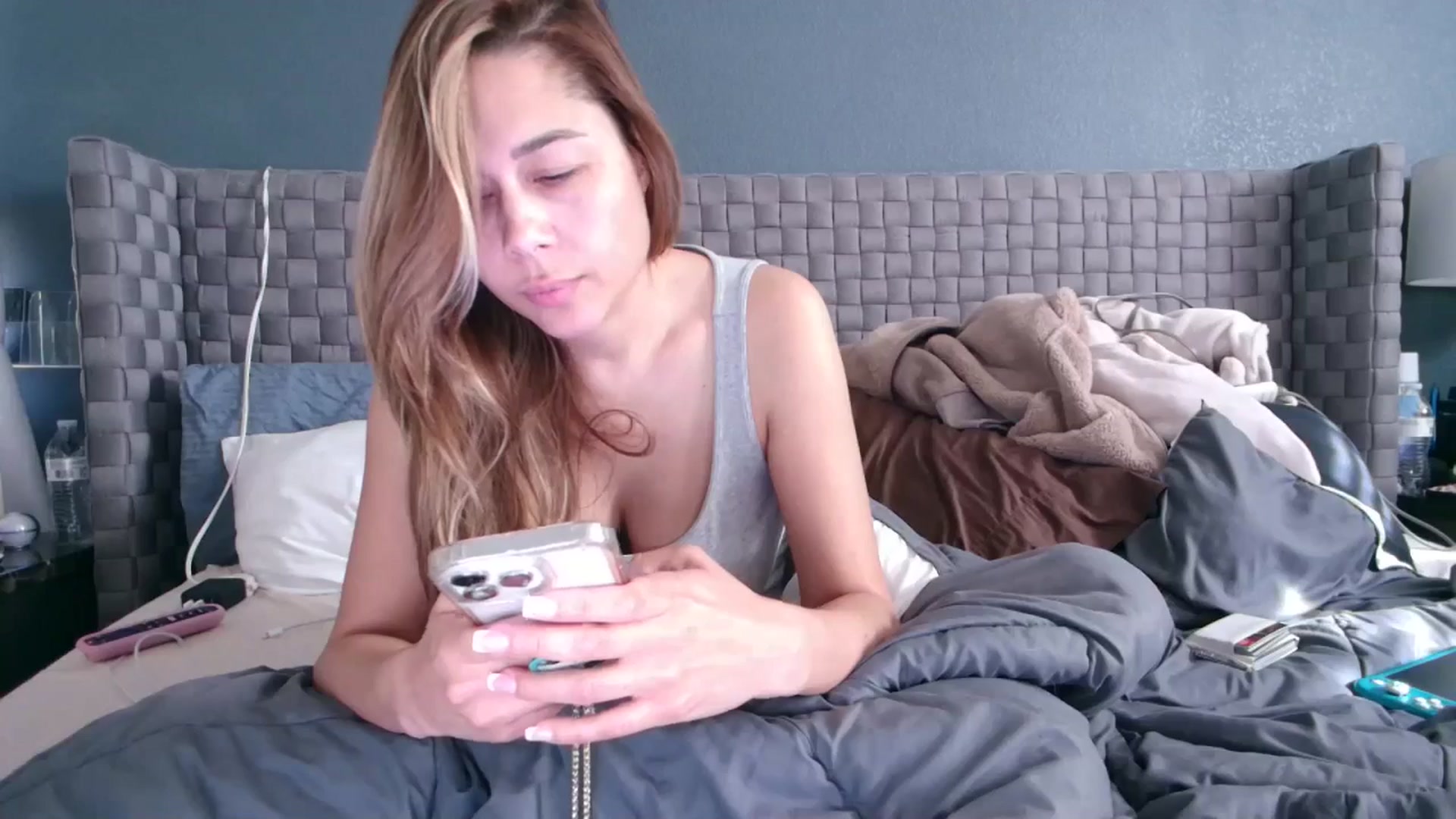 Gallery image thumbnail from Cinnabuns's myfreecams stream on, 01/21/2025, 22:13 image 12 of 20