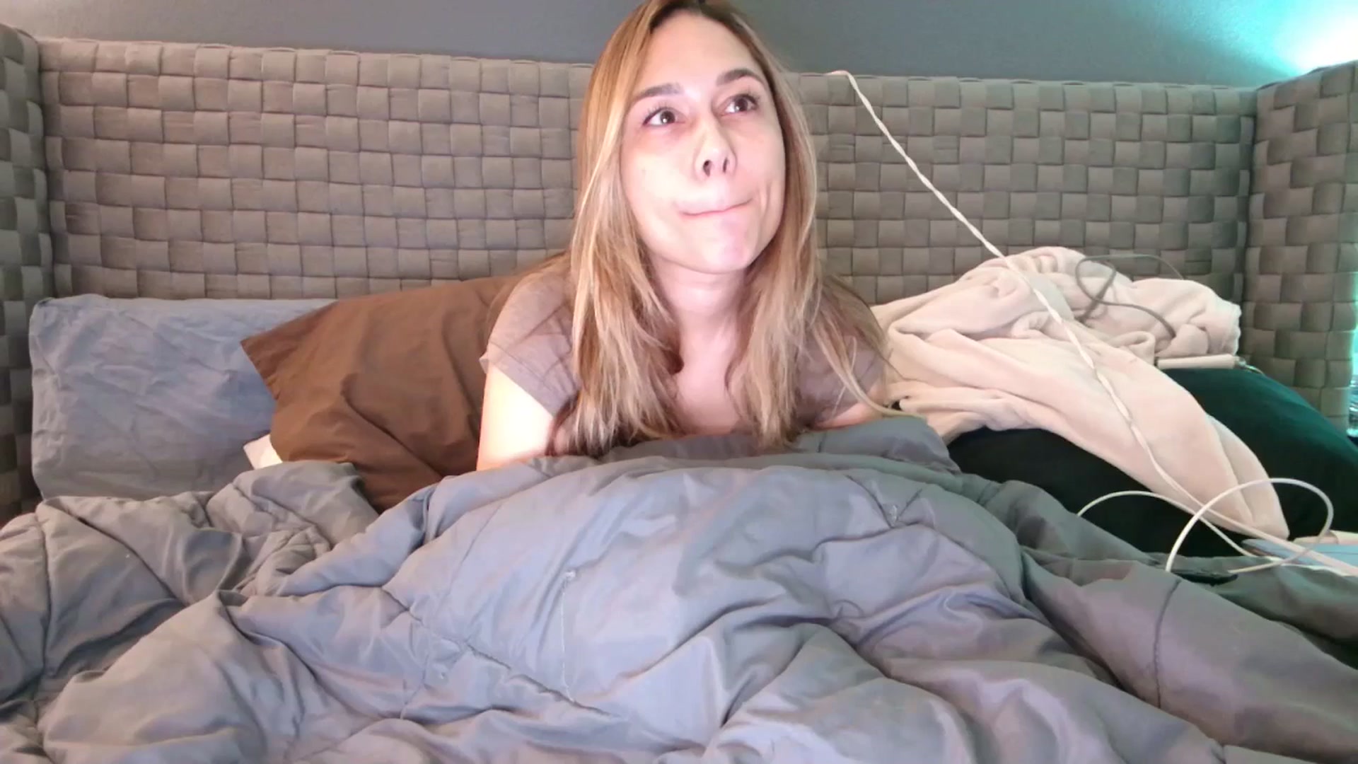 Gallery image thumbnail from Cinnabuns's myfreecams stream on, 01/22/2025, 05:18 image 19 of 20