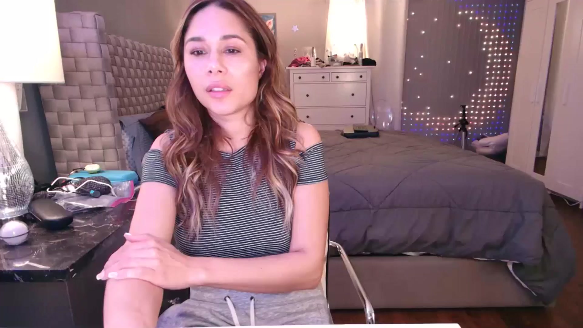 Gallery image thumbnail from Cinnabuns's myfreecams stream on, 01/30/2025, 04:47 image 6 of 20