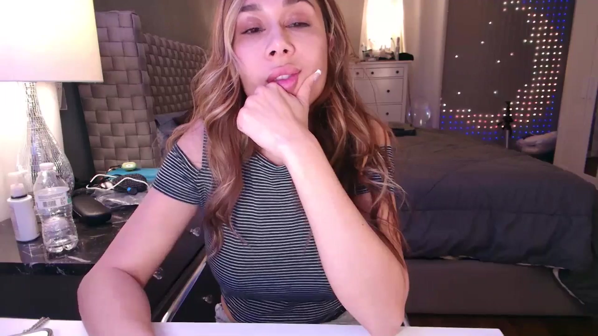 Gallery image thumbnail from Cinnabuns's myfreecams stream on, 01/30/2025, 04:47 image 18 of 20