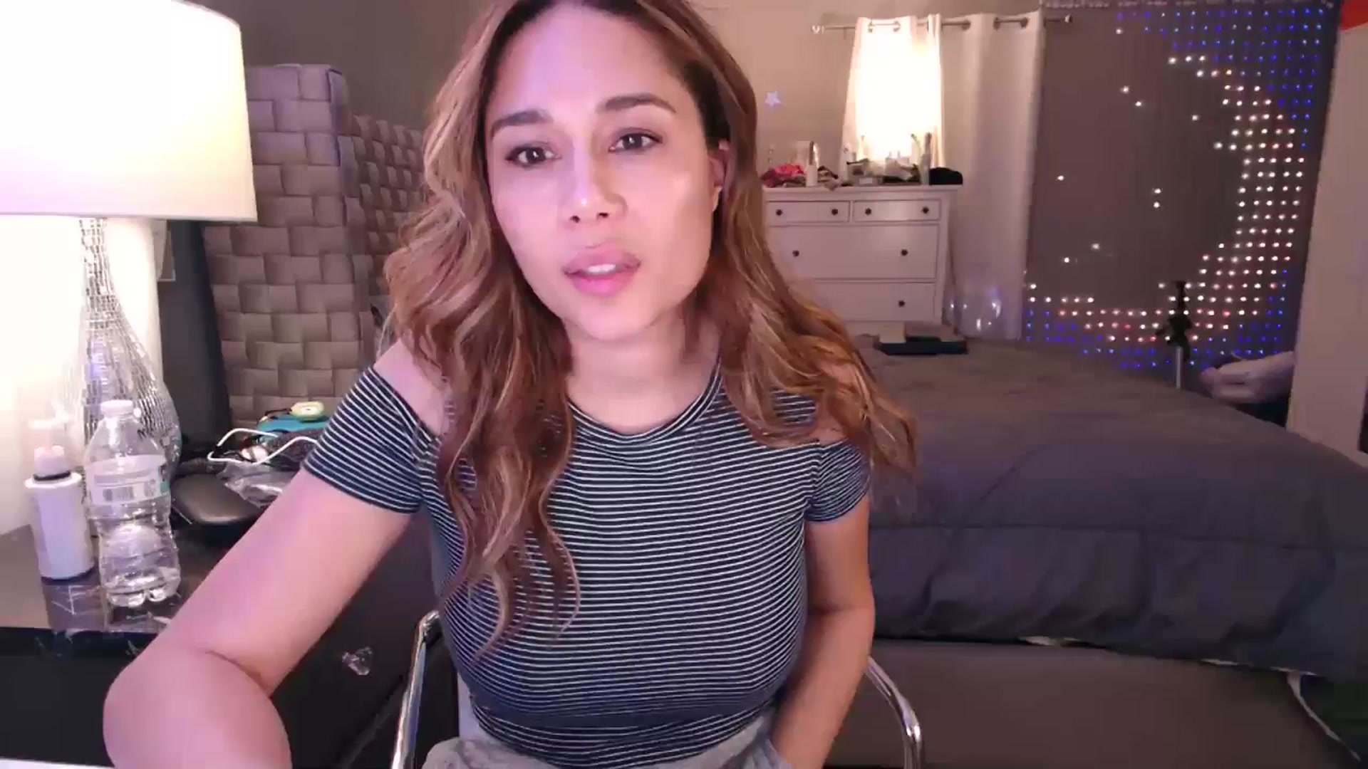 Gallery image thumbnail from Cinnabuns's myfreecams stream on, 01/30/2025, 04:47 image 10 of 20