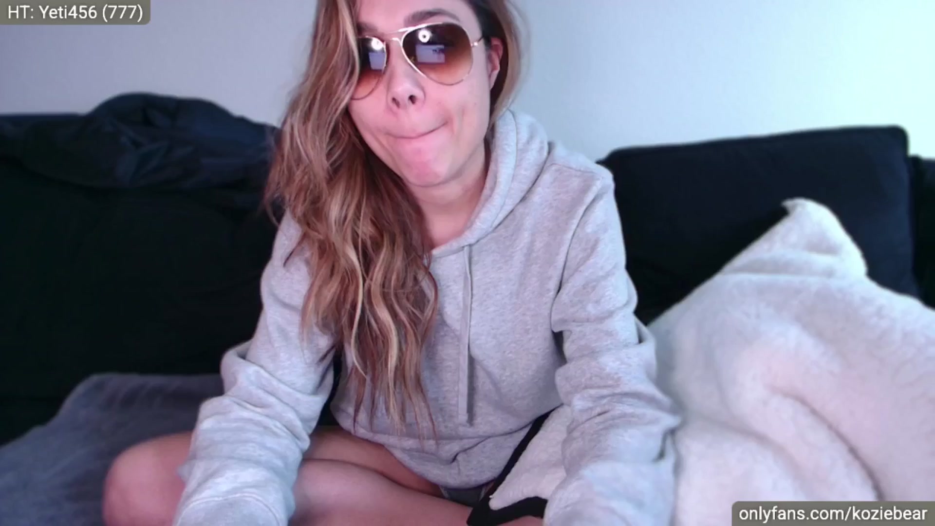 Gallery image thumbnail from Cinnabuns's myfreecams stream on, 03/17/2025, 01:47 image 13 of 20