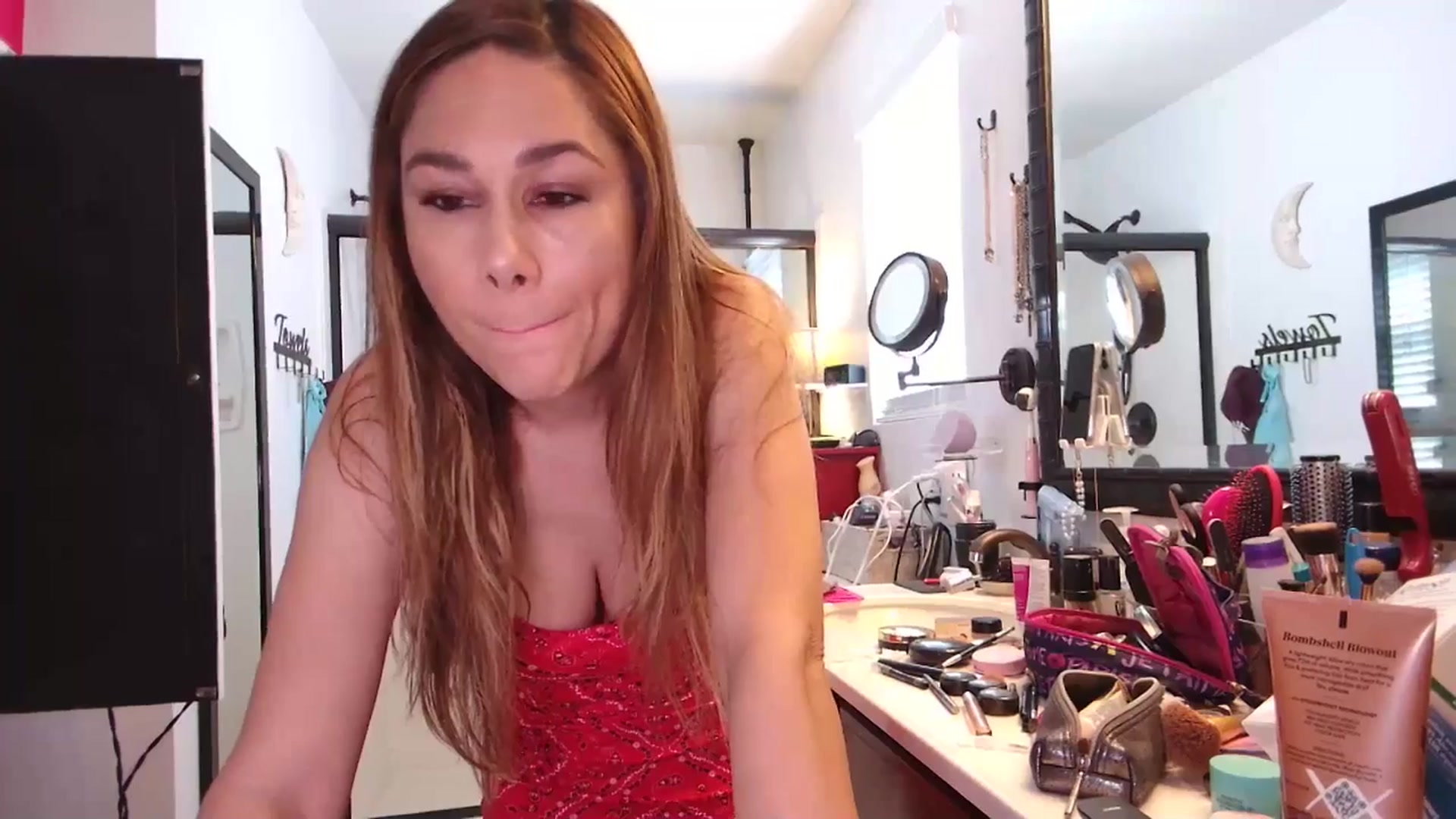 Gallery image thumbnail from Cinnabuns's myfreecams stream on, 05/07/2025, 17:50 image 13 of 20