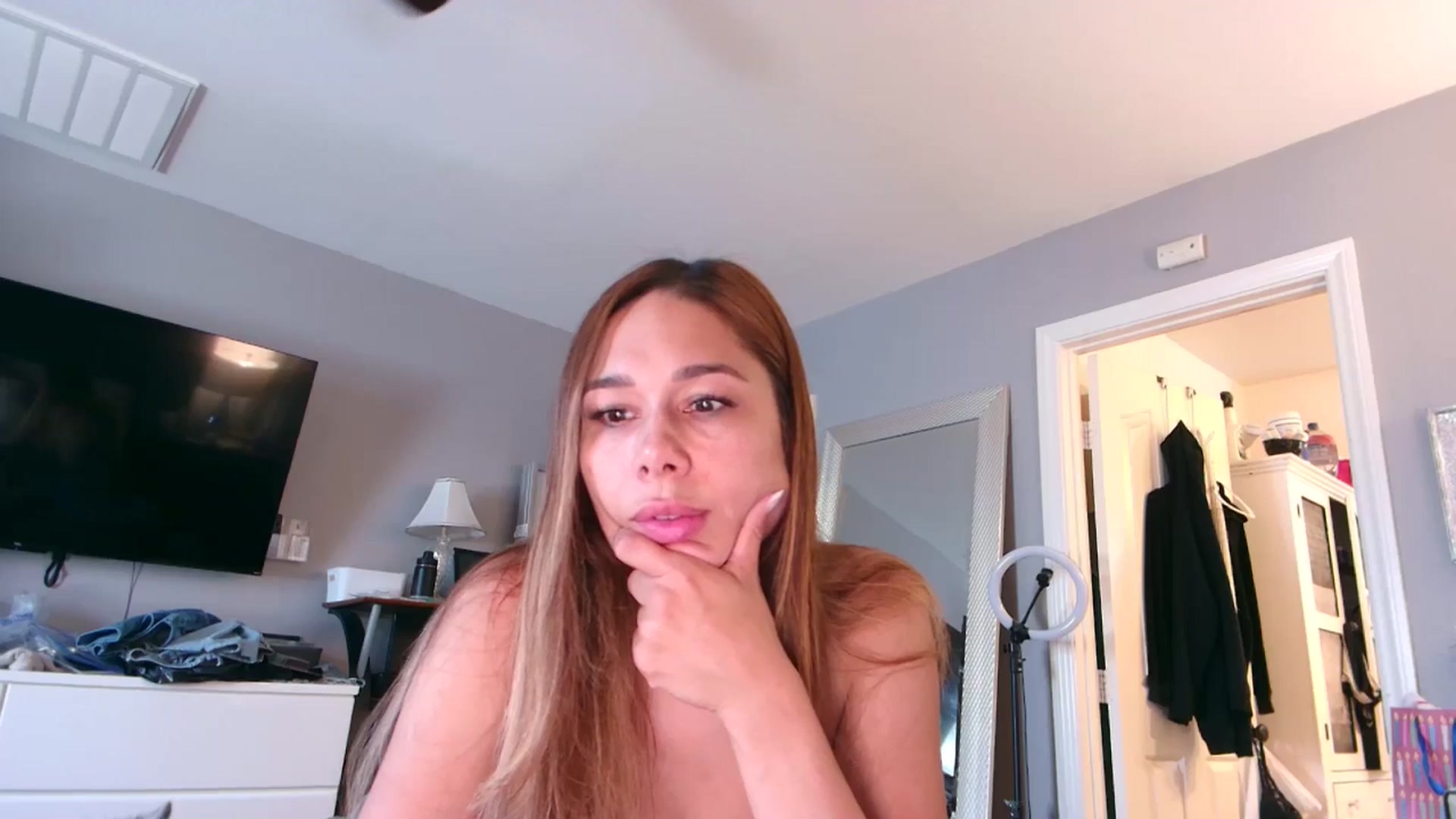 Gallery image thumbnail from Cinnabuns's myfreecams stream on, 08/11/2025, 19:54 image 17 of 20