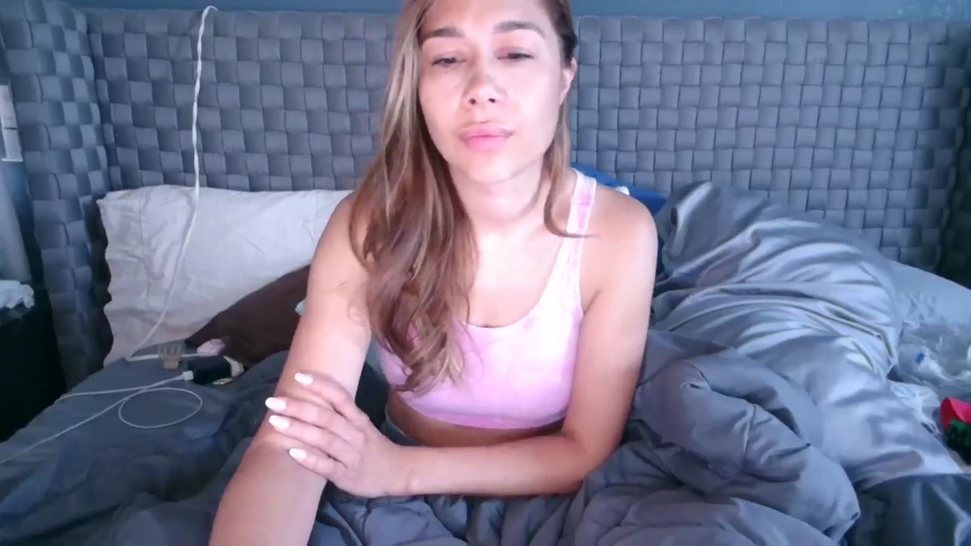 Gallery image thumbnail from Cinnabuns's myfreecams stream on, 08/13/2025, 17:55 image 14 of 20