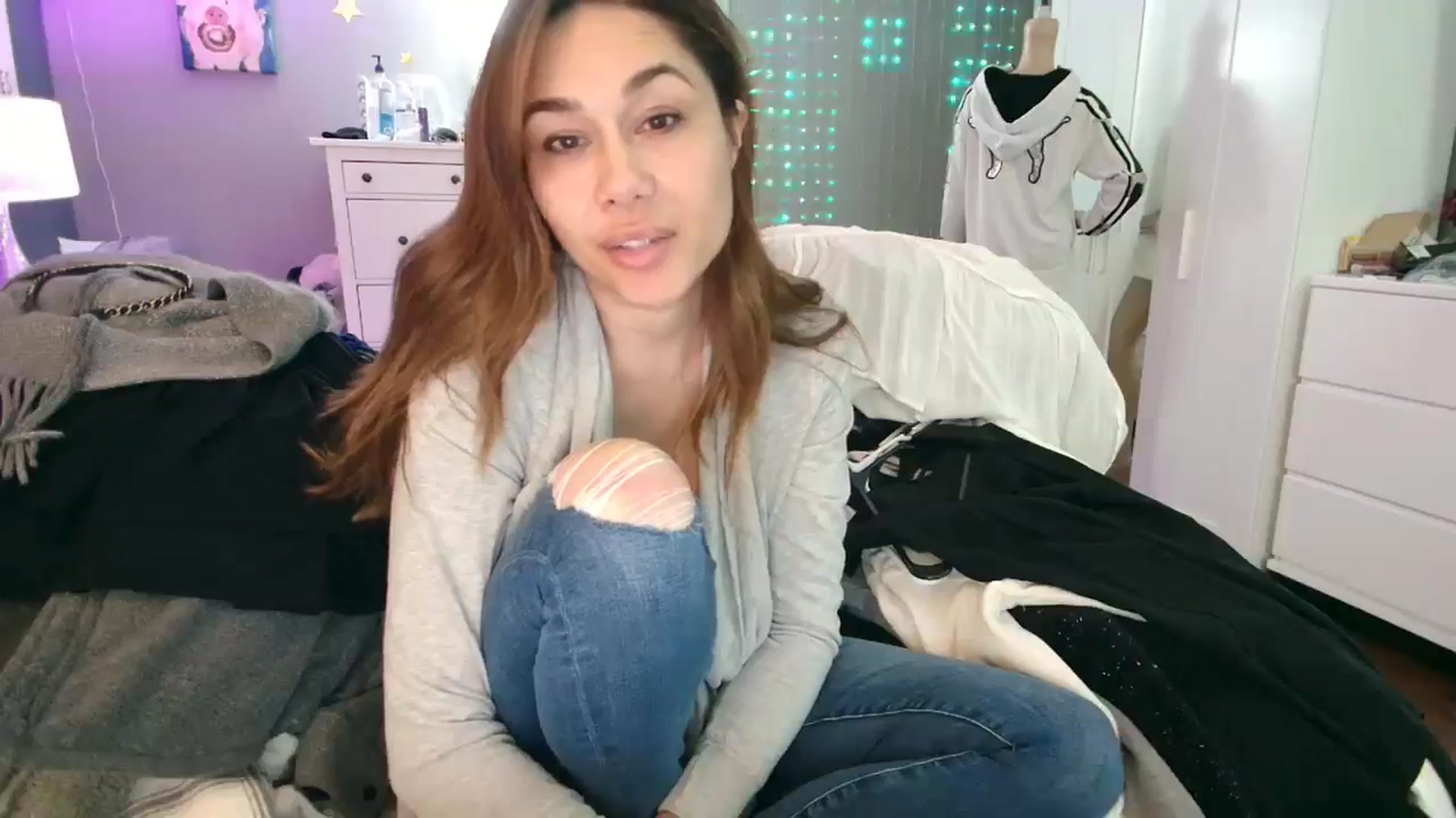 Gallery image thumbnail from Cinnabuns's myfreecams stream on, 01/03/2026, 08:36 image 12 of 20