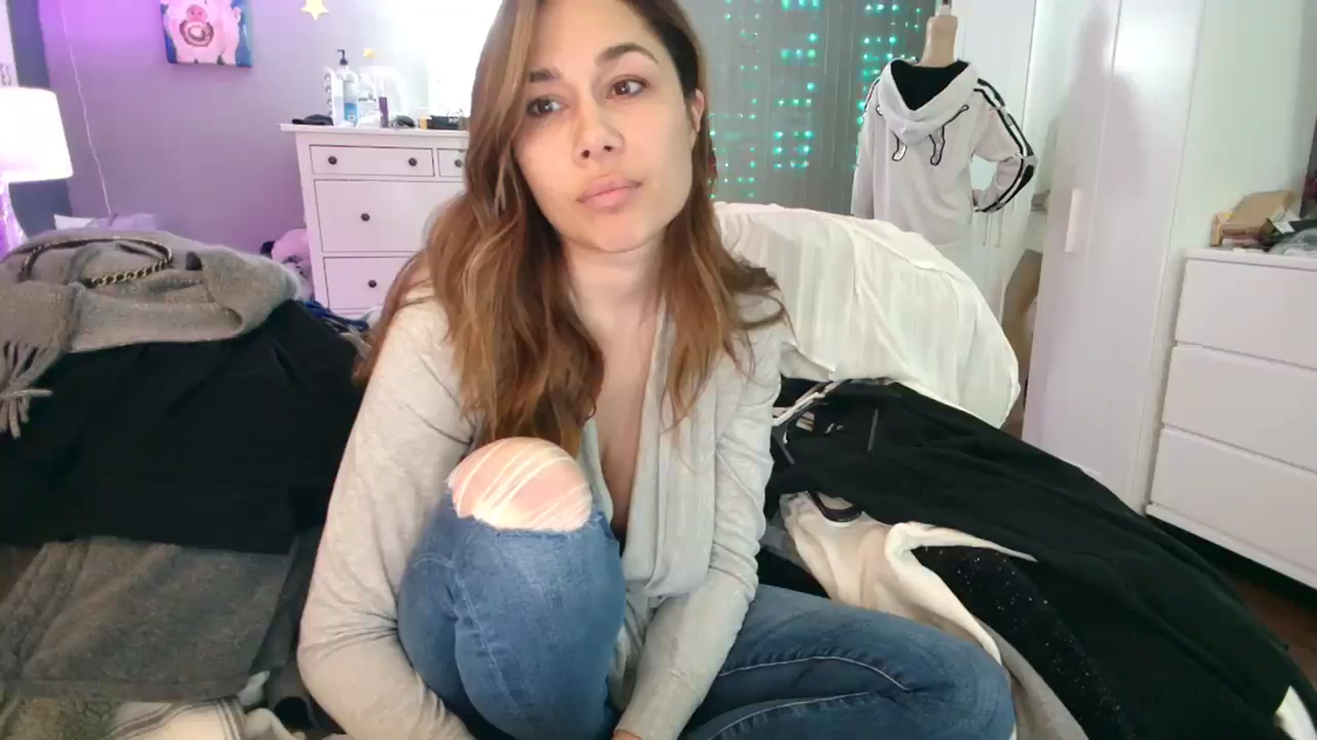 Gallery image thumbnail from Cinnabuns's myfreecams stream on, 01/03/2026, 08:36 image 16 of 20
