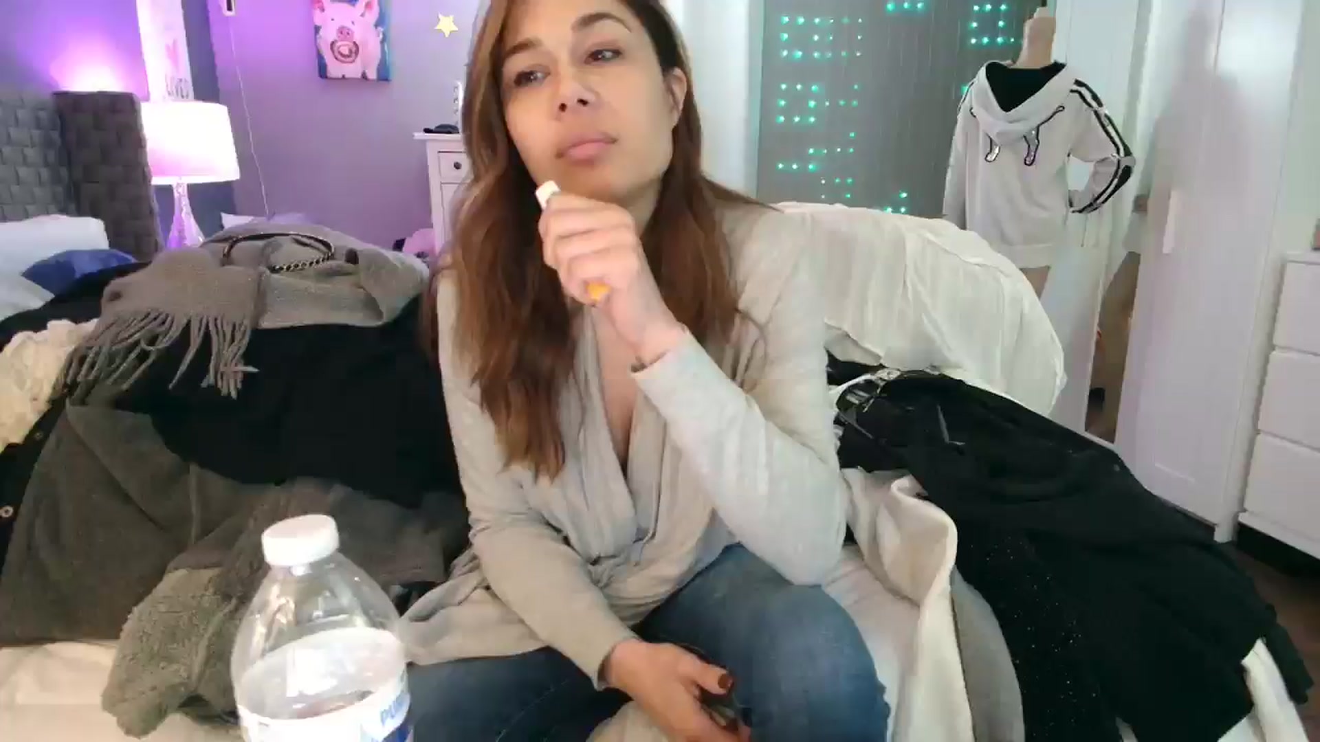 Gallery image thumbnail from Cinnabuns's myfreecams stream on, 01/03/2026, 08:36 image 18 of 20