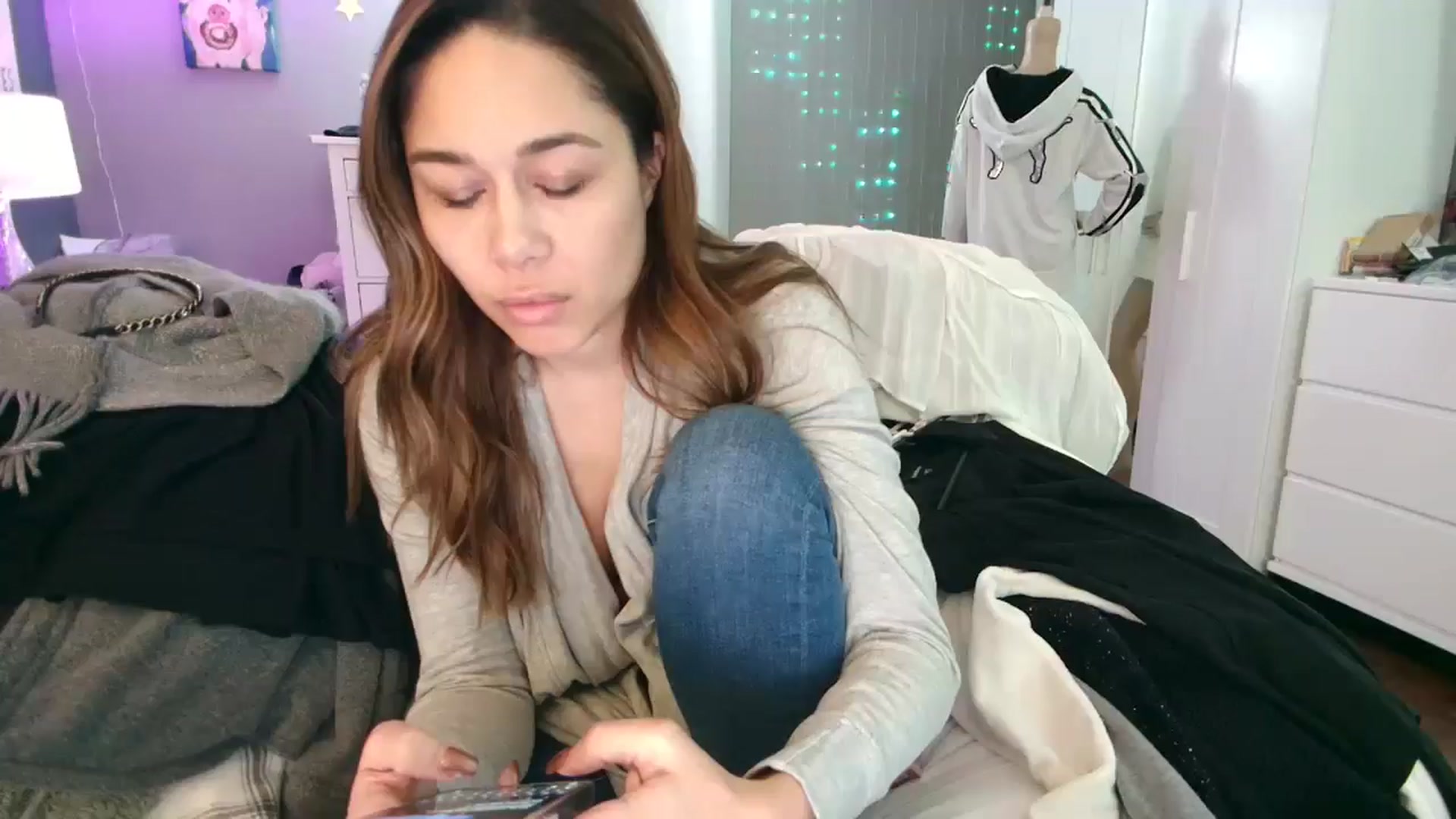Gallery image thumbnail from Cinnabuns's myfreecams stream on, 01/03/2026, 08:36 image 4 of 20