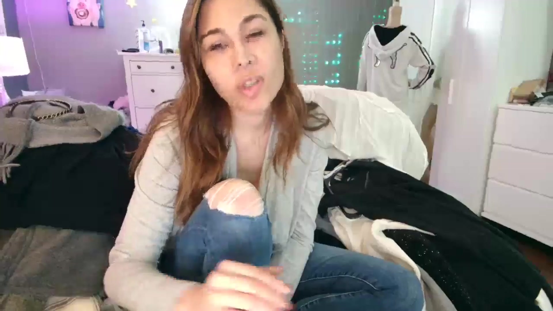 Gallery image thumbnail from Cinnabuns's myfreecams stream on, 01/03/2026, 08:36 image 14 of 20