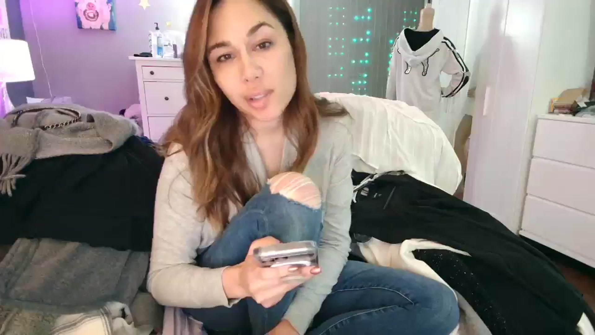 Gallery image thumbnail from Cinnabuns's myfreecams stream on, 01/03/2026, 08:36 image 5 of 20