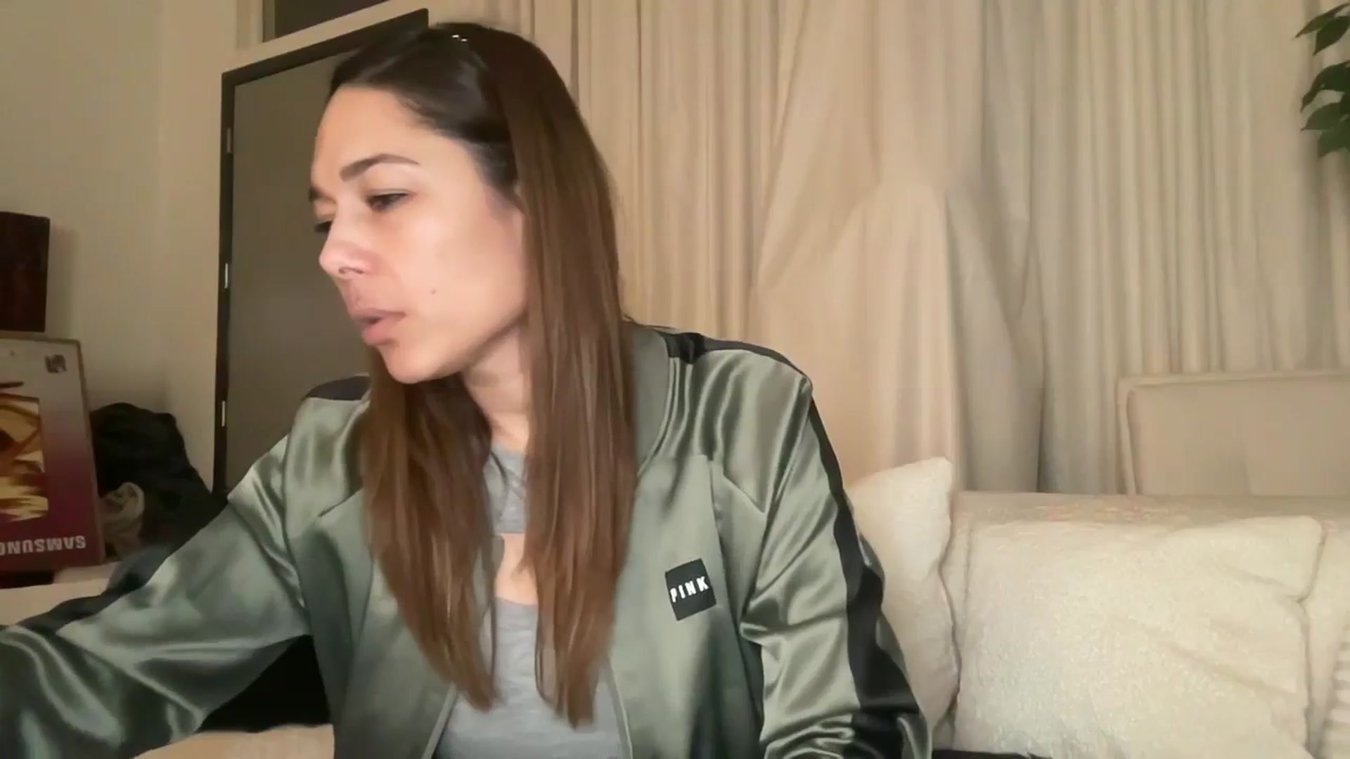 Gallery image thumbnail from Cinnabuns's myfreecams stream on, 03/10/2026, 04:11 image 2 of 20