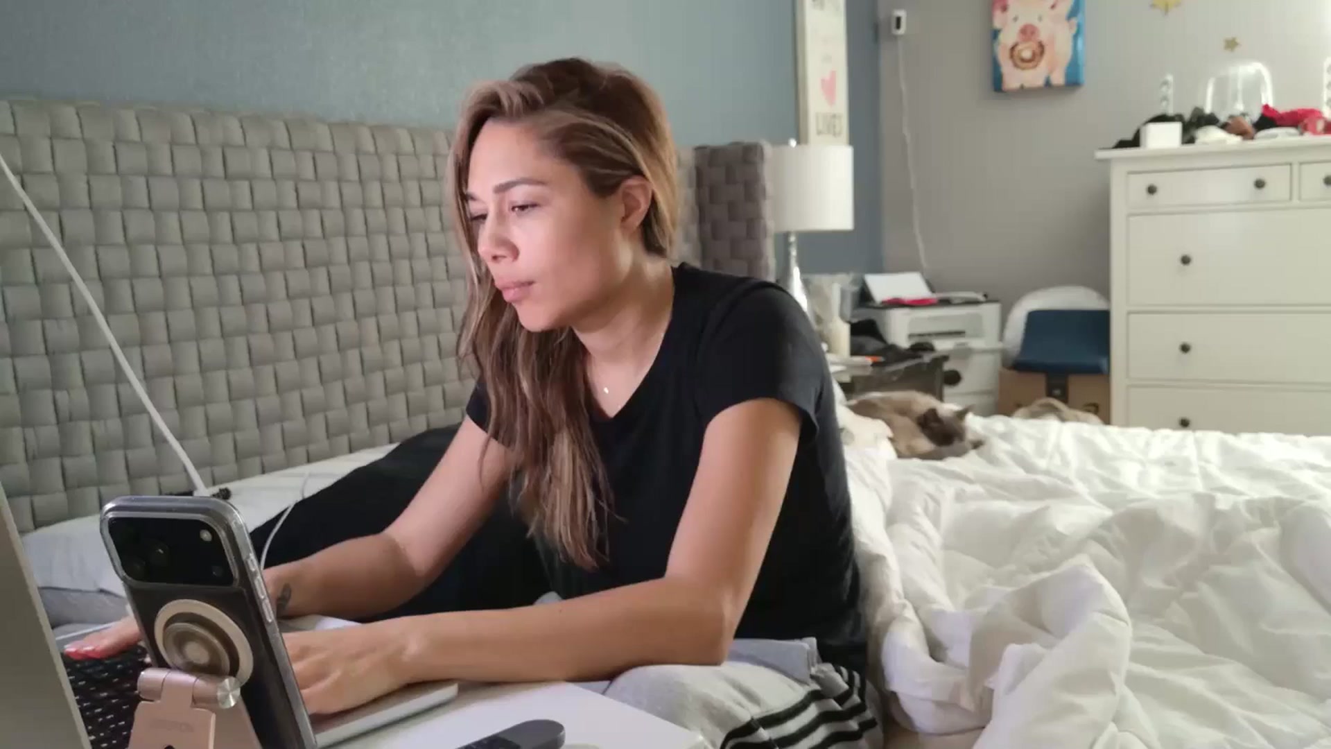 Gallery image thumbnail from Cinnabuns's myfreecams stream on, 03/26/2026, 18:23 image 1 of 20