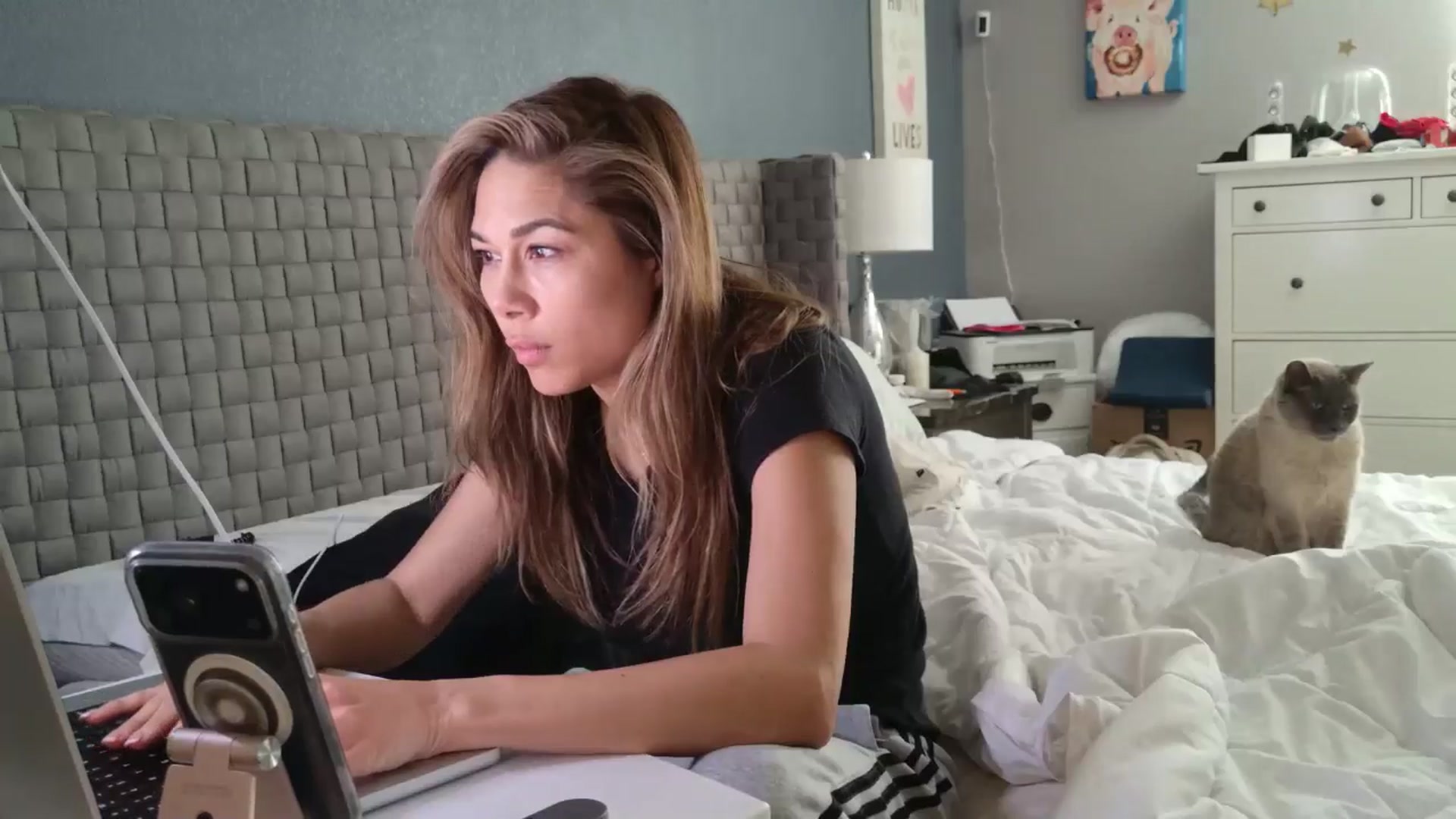 Gallery image thumbnail from Cinnabuns's myfreecams stream on, 03/26/2026, 18:23 image 11 of 20
