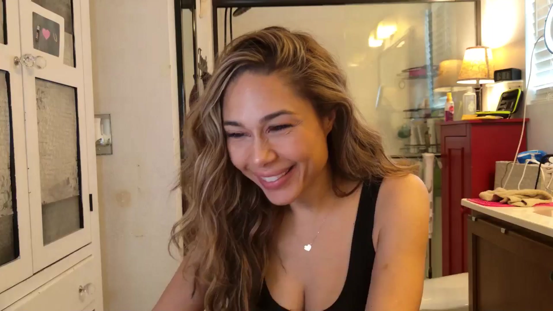 Gallery image thumbnail from Cinnabuns's myfreecams stream on, 04/16/2026, 16:48 image 15 of 20