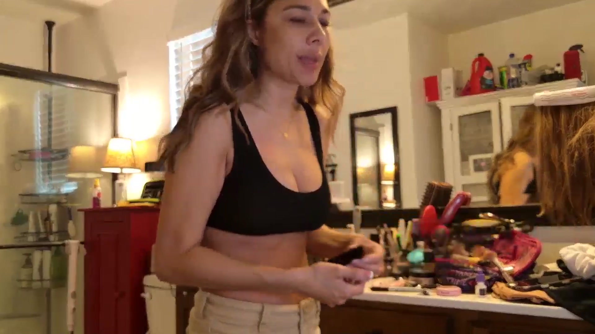 Gallery image thumbnail from Cinnabuns's myfreecams stream on, 04/16/2026, 16:48 image 6 of 20