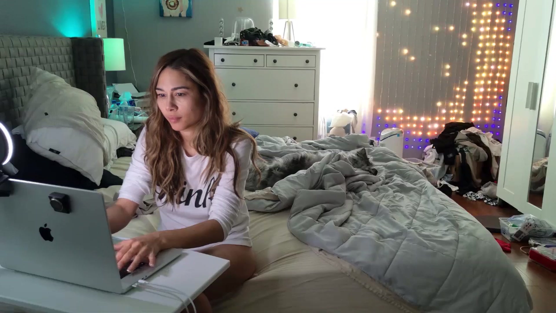 Gallery image thumbnail from Cinnabuns's myfreecams stream on, 04/29/2026, 18:13 image 3 of 20