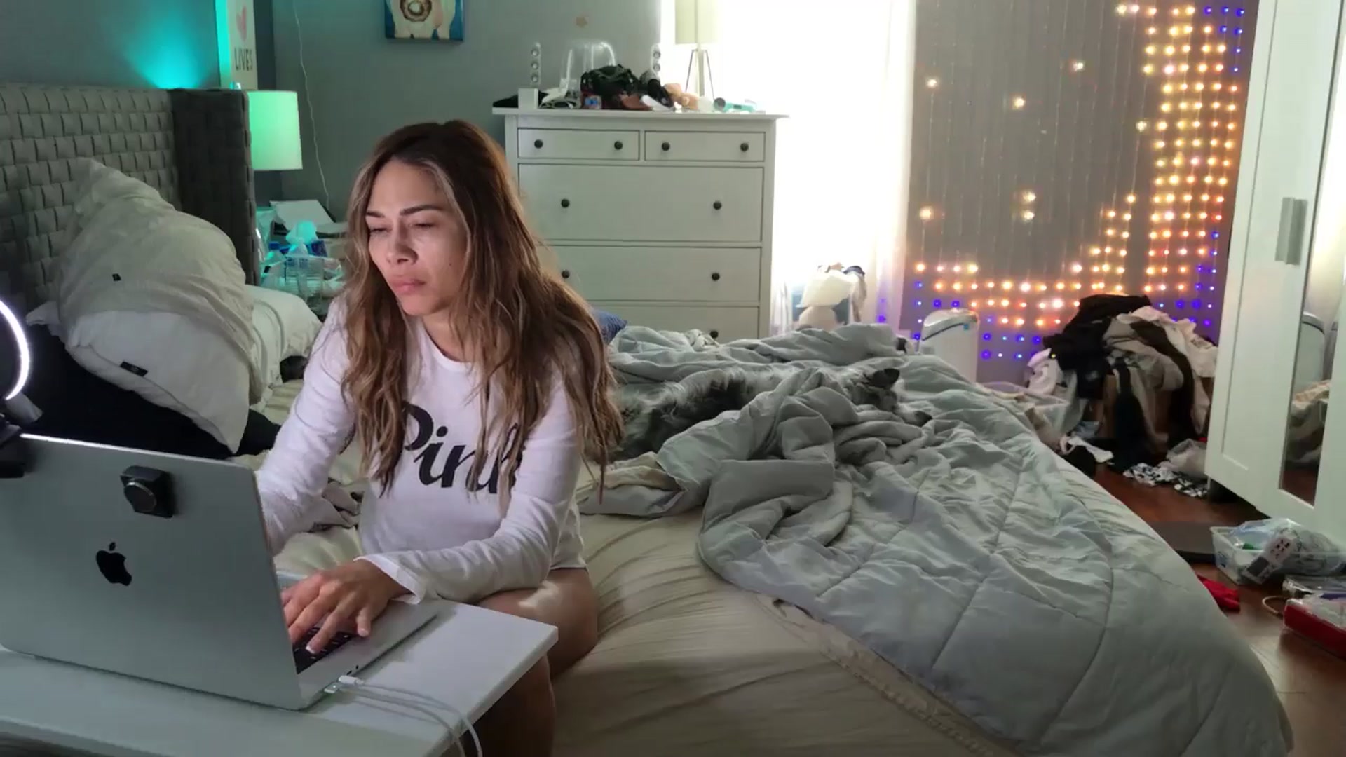 Gallery image thumbnail from Cinnabuns's myfreecams stream on, 04/29/2026, 18:13 image 6 of 20