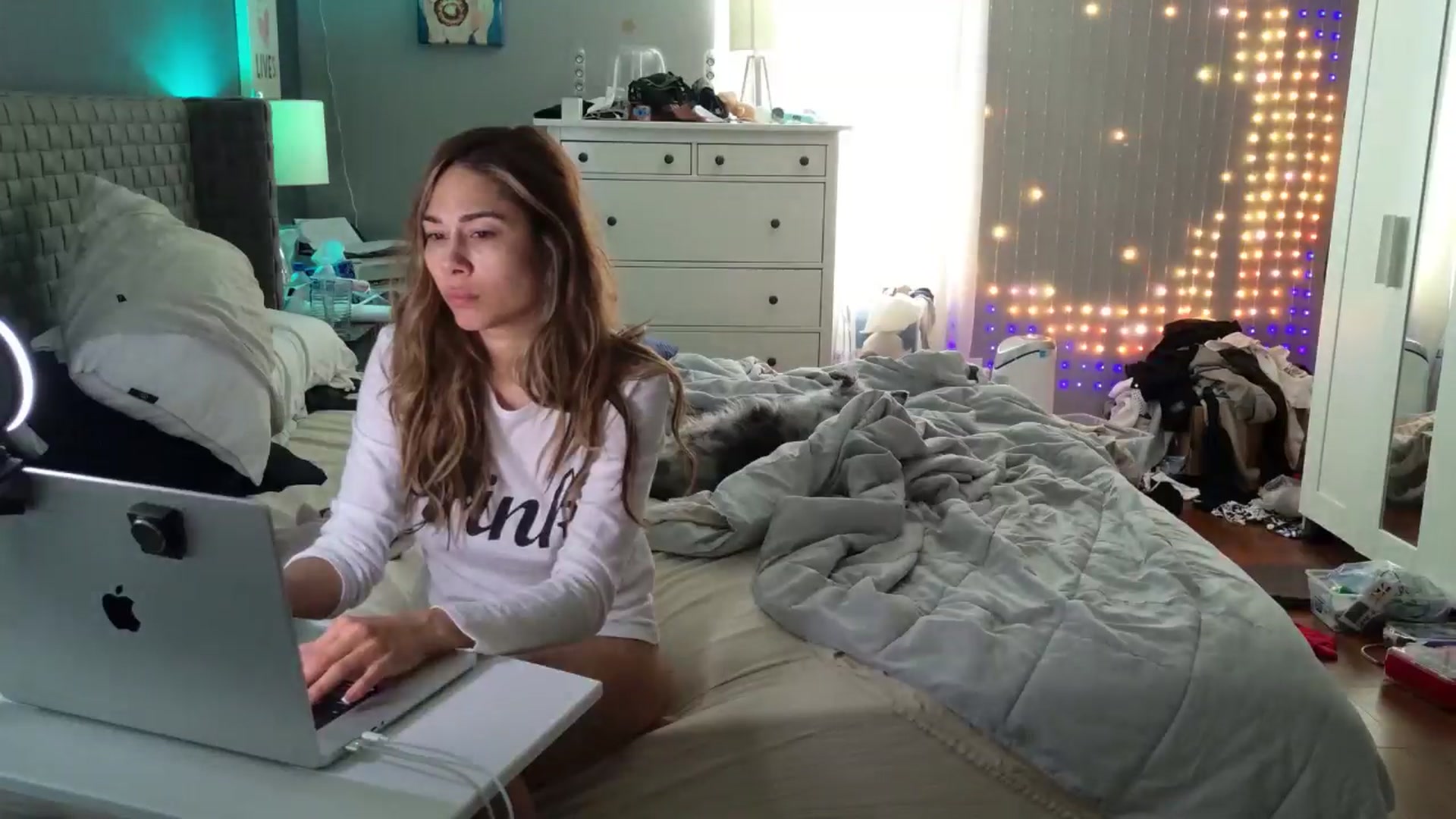 Gallery image thumbnail from Cinnabuns's myfreecams stream on, 04/29/2026, 18:13 image 2 of 20