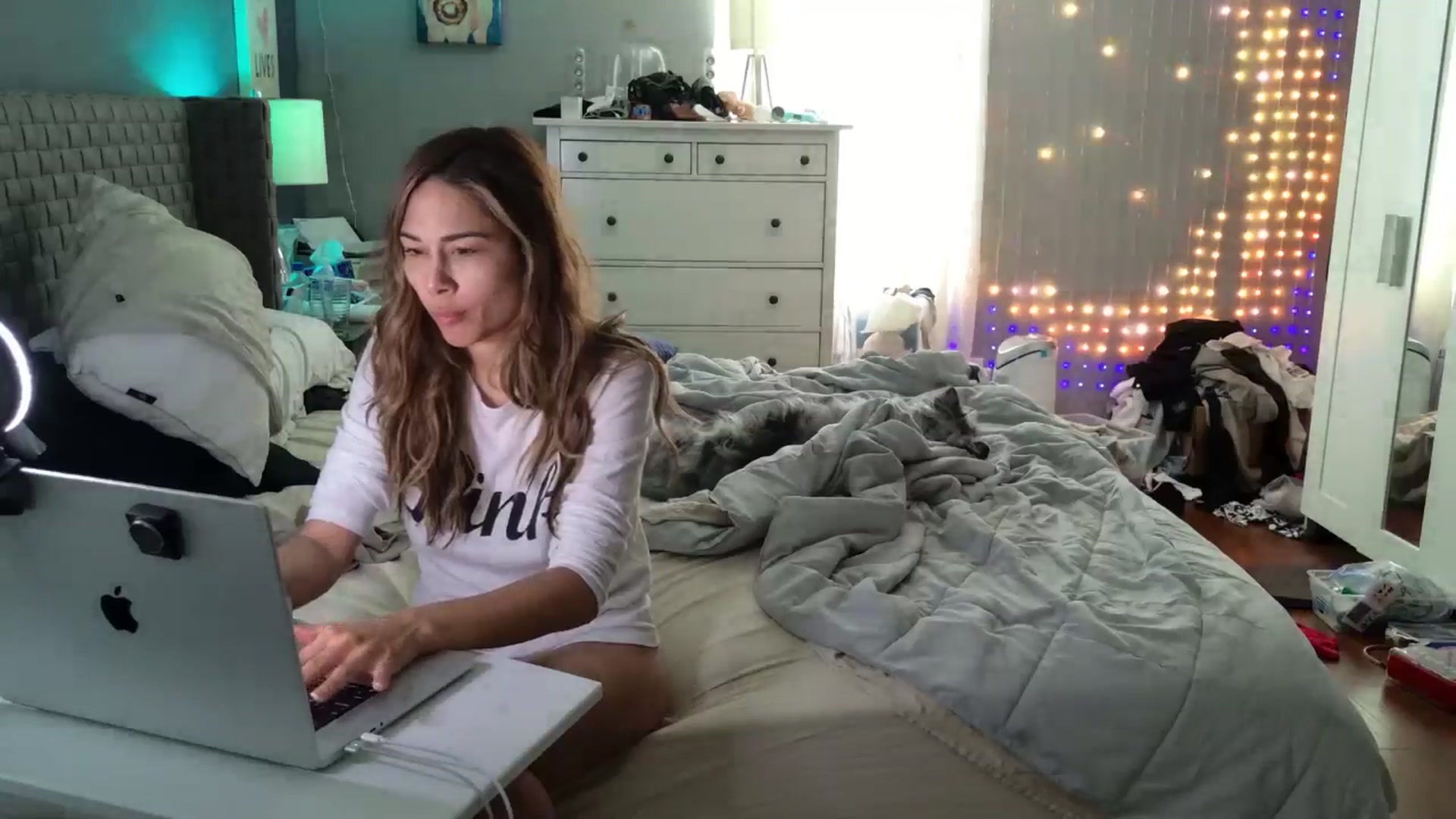Gallery image thumbnail from Cinnabuns's myfreecams stream on, 04/29/2026, 18:13 image 4 of 20