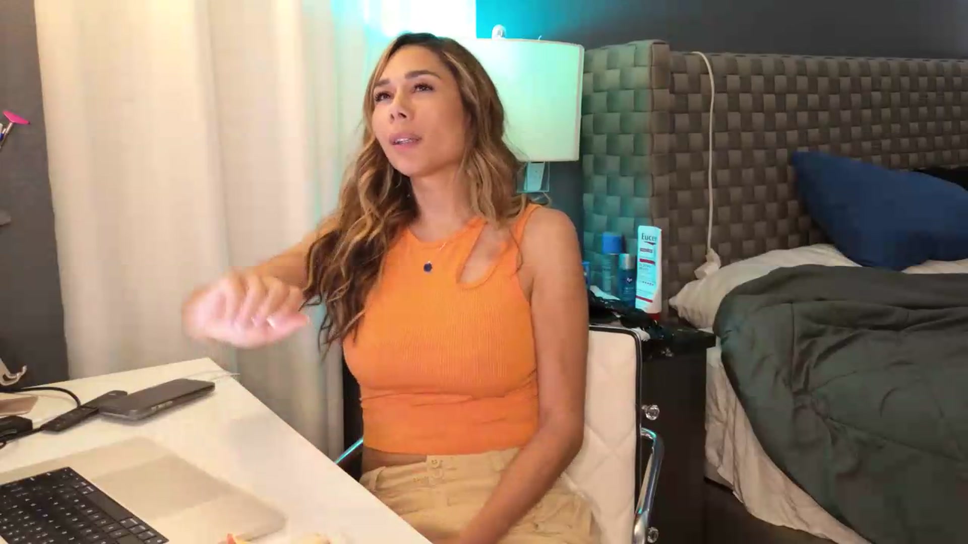 Gallery image thumbnail from Cinnabuns's myfreecams stream on, 06/10/2026, 04:02 image 17 of 20
