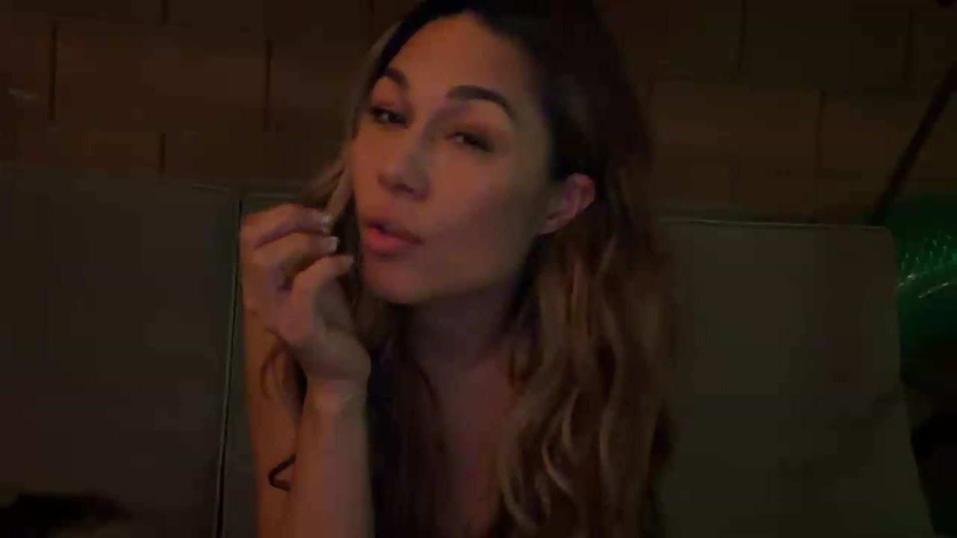 Gallery image thumbnail from Cinnabuns's myfreecams stream on, 06/16/2026, 04:09 image 16 of 20