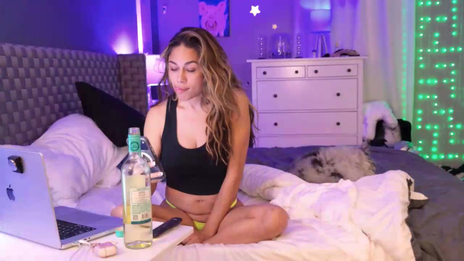 Gallery image thumbnail from Cinnabuns's myfreecams stream on, 06/16/2026, 06:14 image 7 of 20