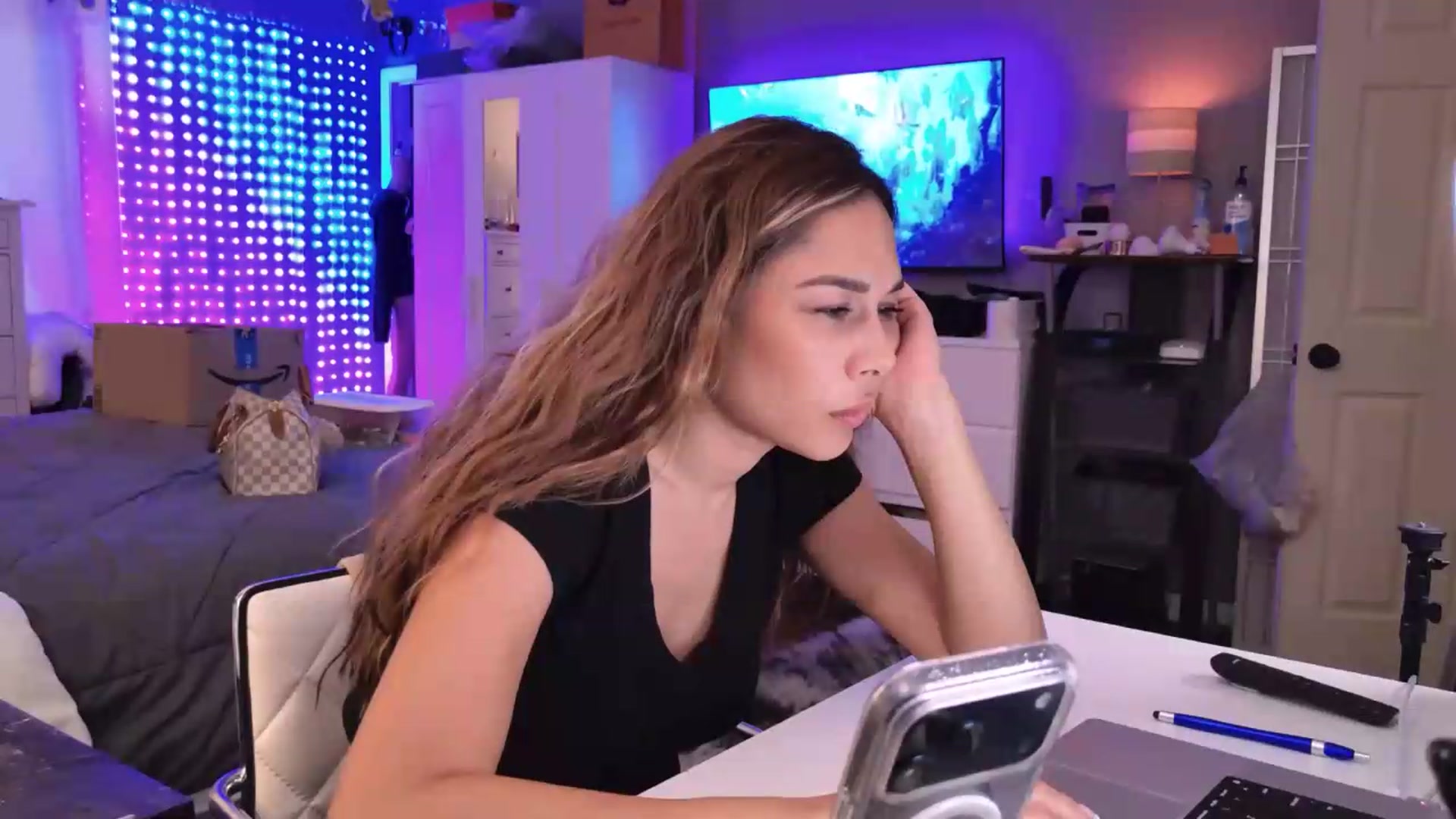 Gallery image thumbnail from Cinnabuns's myfreecams stream on, 06/23/2026, 03:11 image 9 of 20