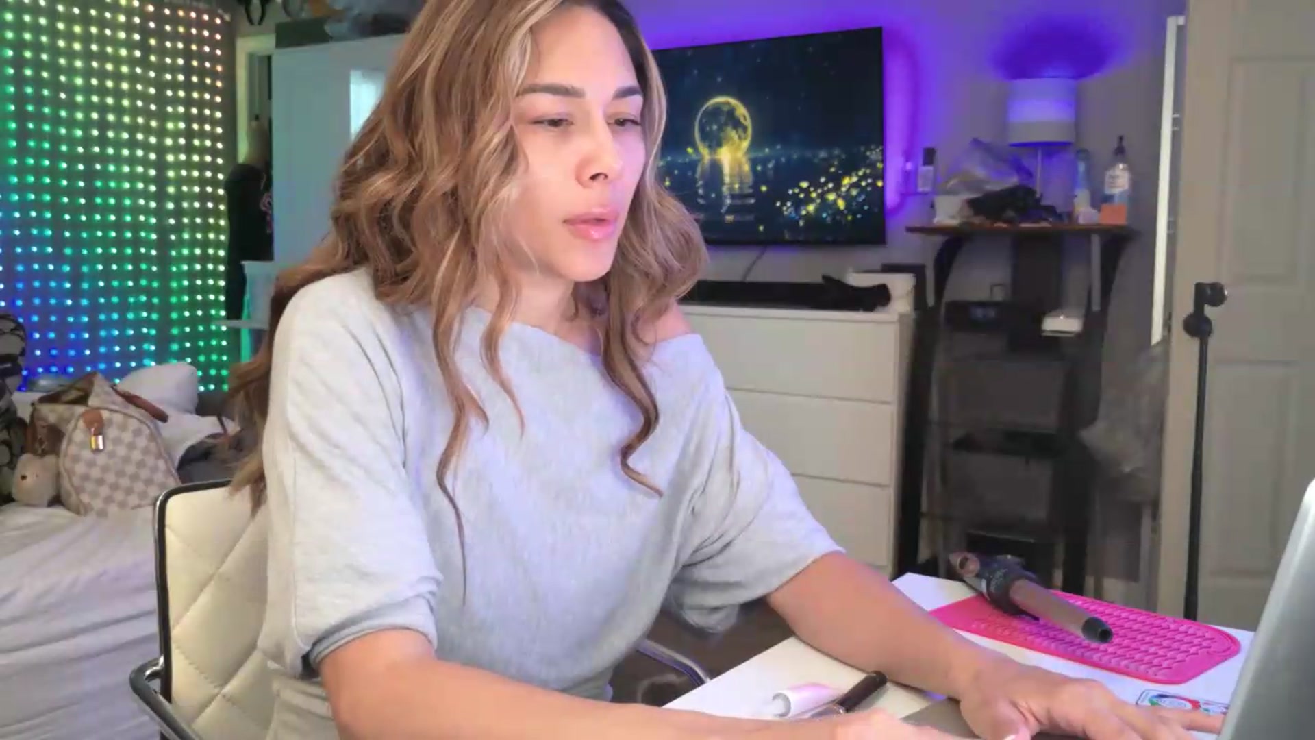 Gallery image thumbnail from Cinnabuns's myfreecams stream on, 06/28/2026, 13:46 image 20 of 20