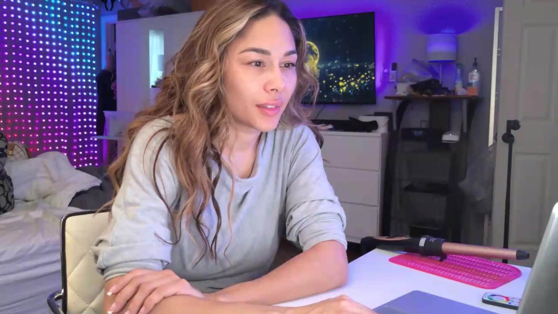 Gallery image thumbnail from Cinnabuns's myfreecams stream on, 06/28/2026, 13:46 image 2 of 20