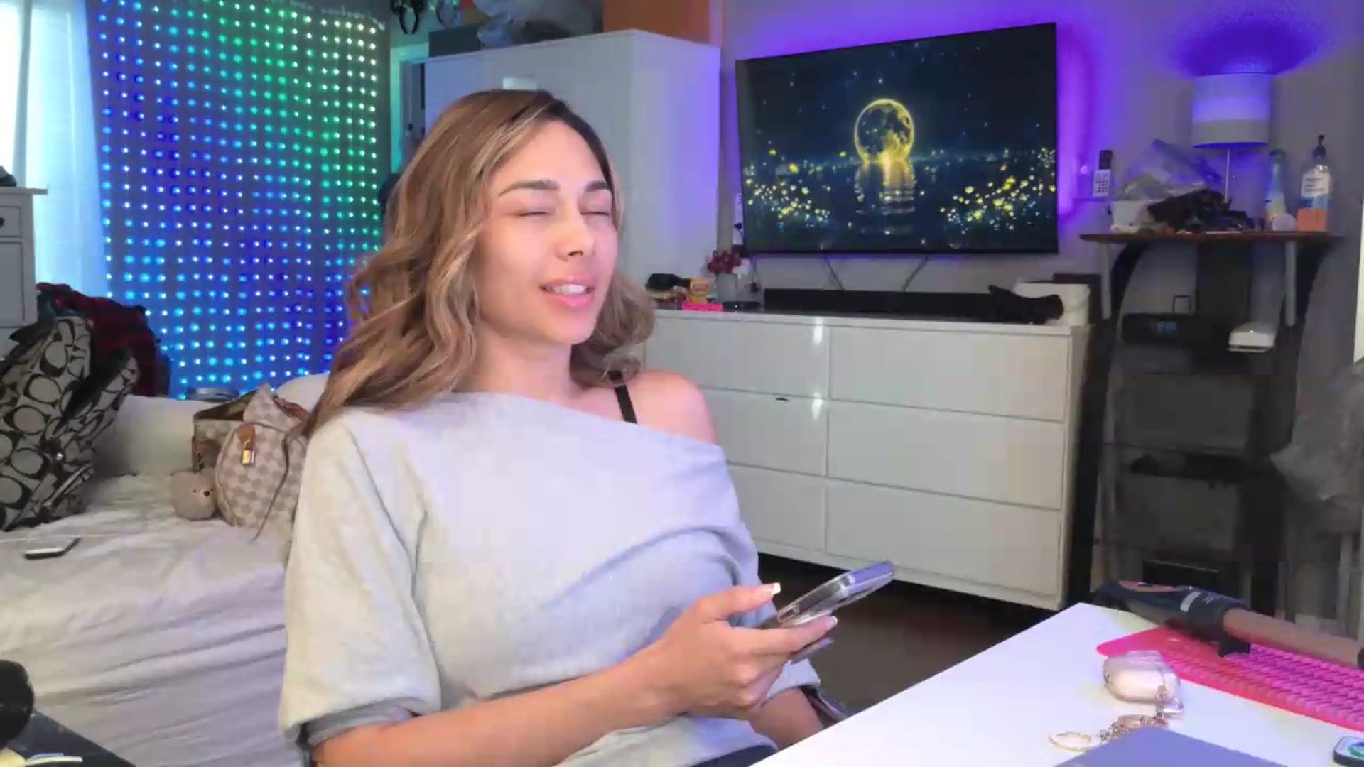 Gallery image thumbnail from Cinnabuns's myfreecams stream on, 06/28/2026, 14:55 image 2 of 20