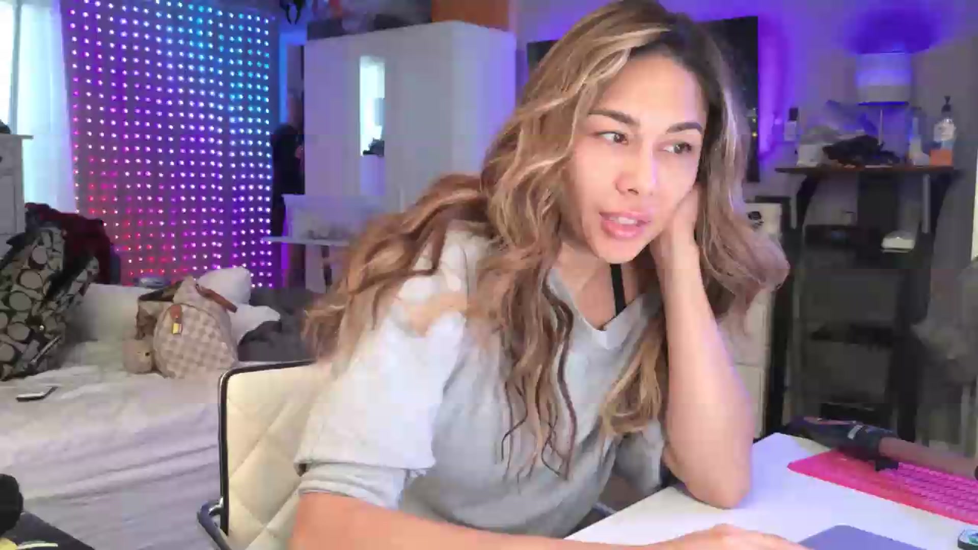 Gallery image thumbnail from Cinnabuns's myfreecams stream on, 06/28/2026, 14:55 image 4 of 20
