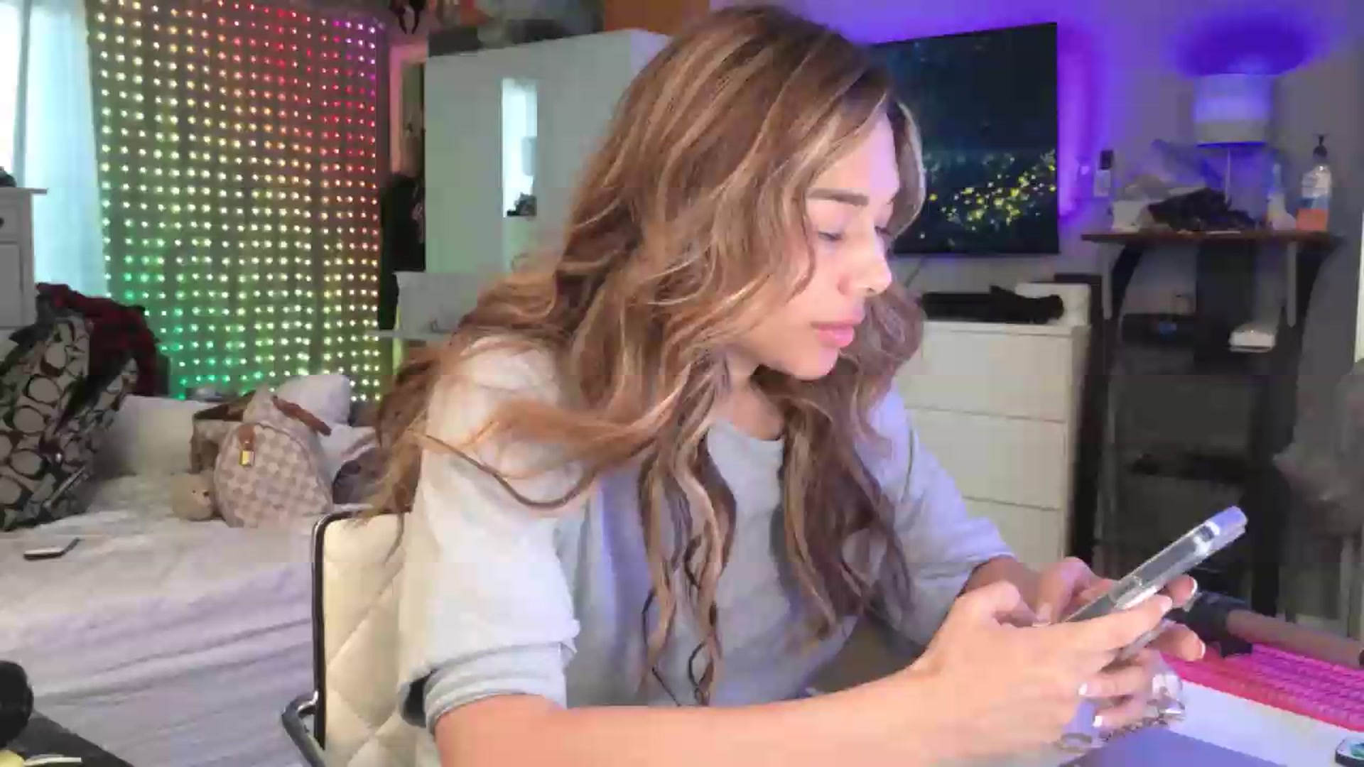 Gallery image thumbnail from Cinnabuns's myfreecams stream on, 06/28/2026, 14:55 image 3 of 20
