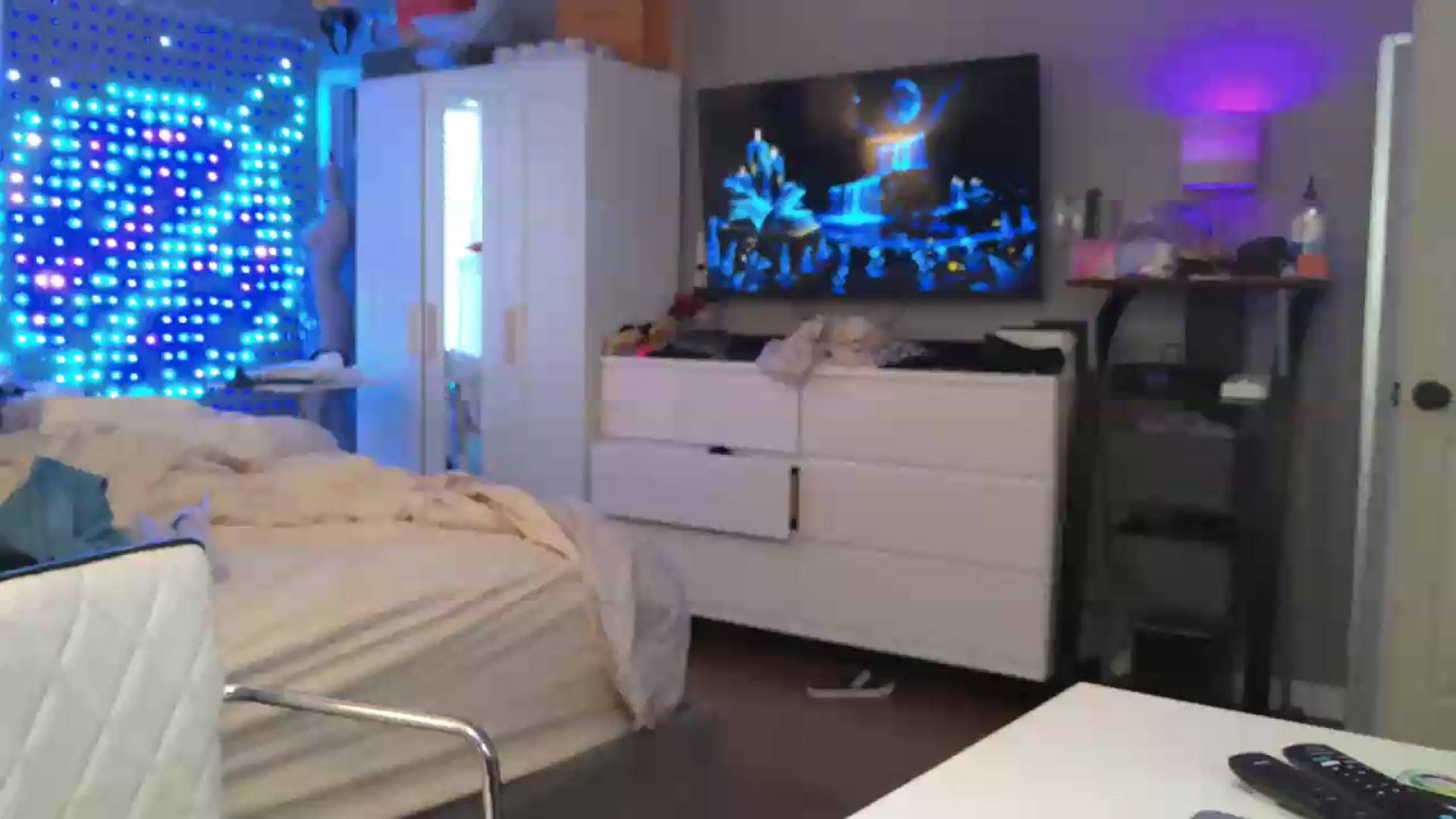 Gallery image thumbnail from Cinnabuns's myfreecams stream on, 07/10/2026, 02:48 image 1 of 20