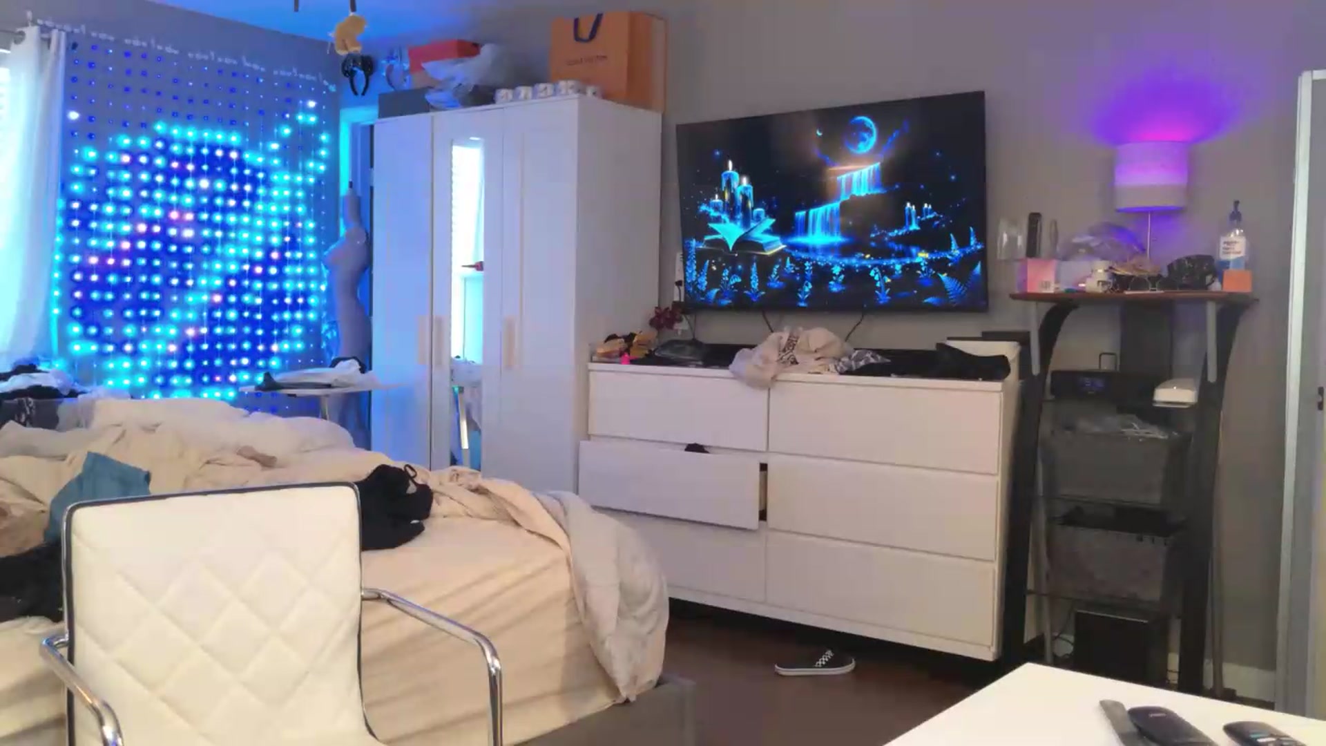 Gallery image thumbnail from Cinnabuns's myfreecams stream on, 07/10/2026, 02:48 image 4 of 20