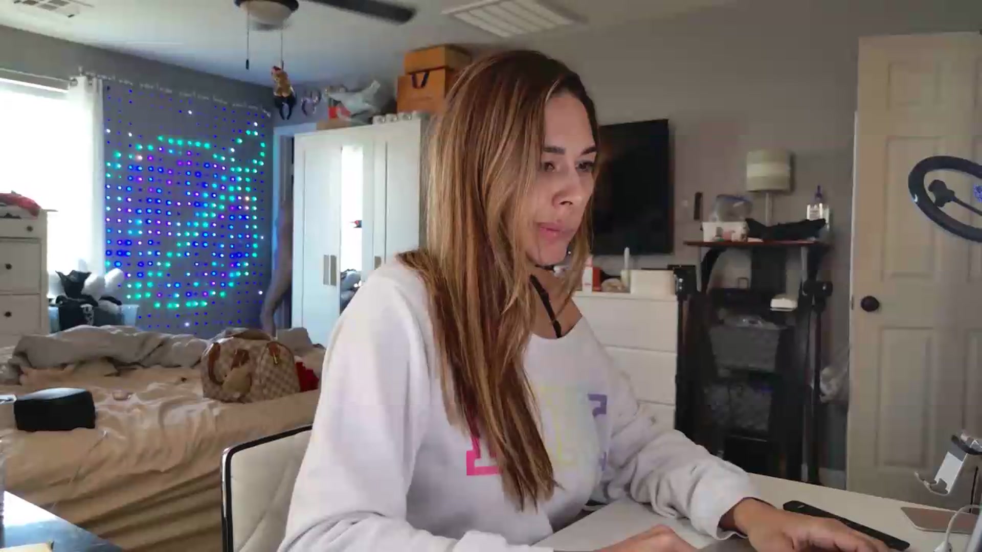 Gallery image thumbnail from Cinnabuns's myfreecams stream on, 07/22/2026, 20:03 image 12 of 20