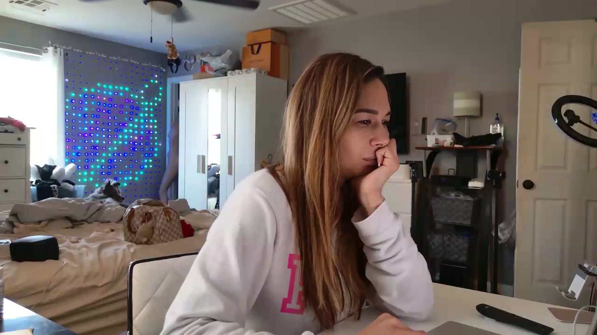 Gallery image thumbnail from Cinnabuns's myfreecams stream on, 07/22/2026, 20:03 image 6 of 20